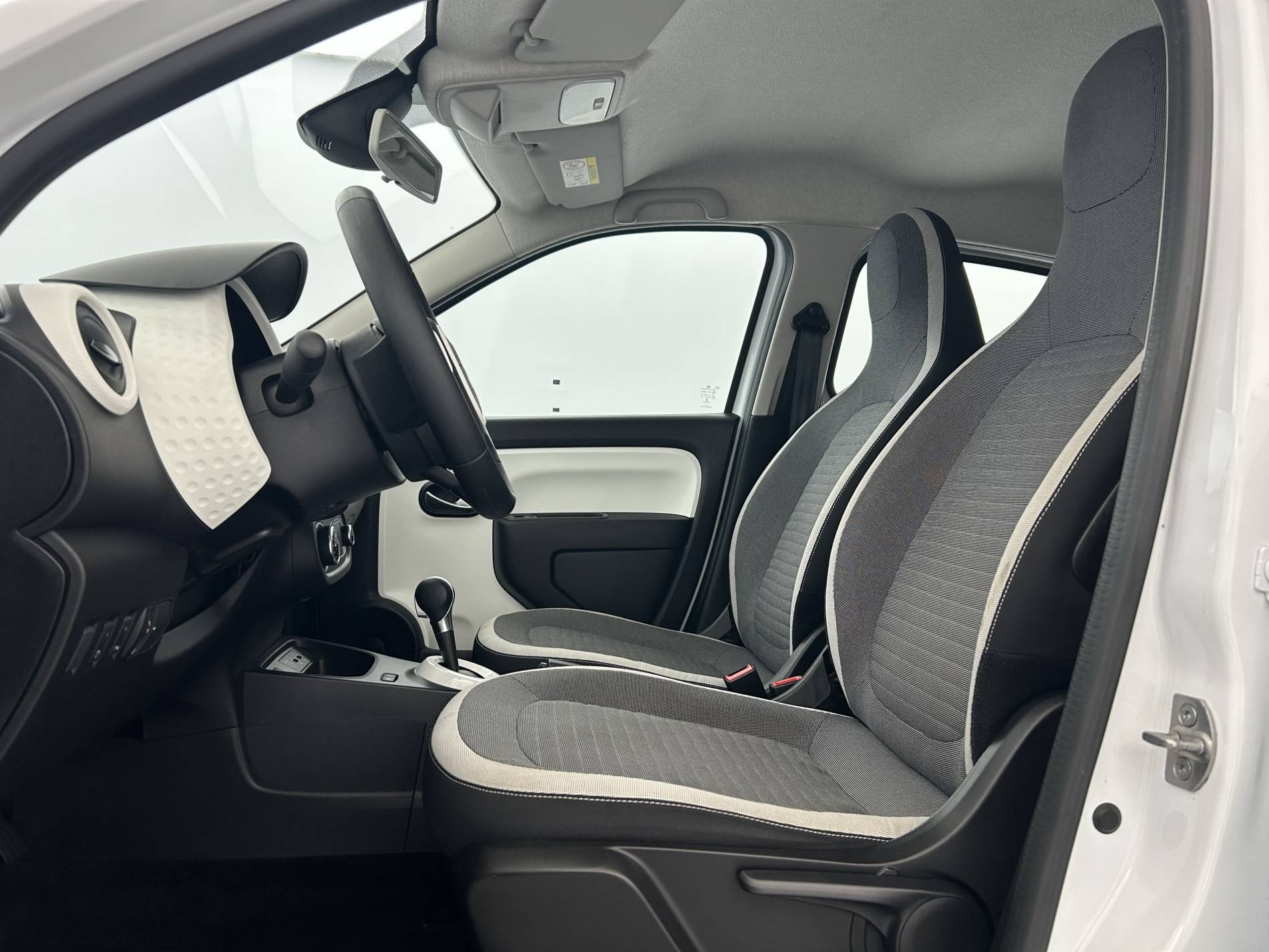 Vente en ligne Renault Twingo Electrique Twingo III E-Tech au prix de 10 990 €