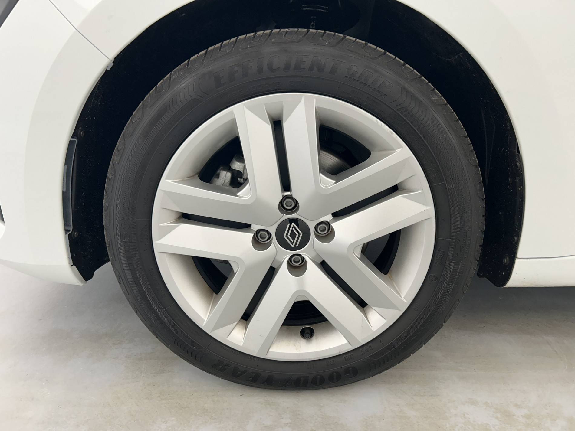 Vente en ligne Renault Clio 5 Clio Blue dCi 100 ch GSR2 au prix de 18 590 €