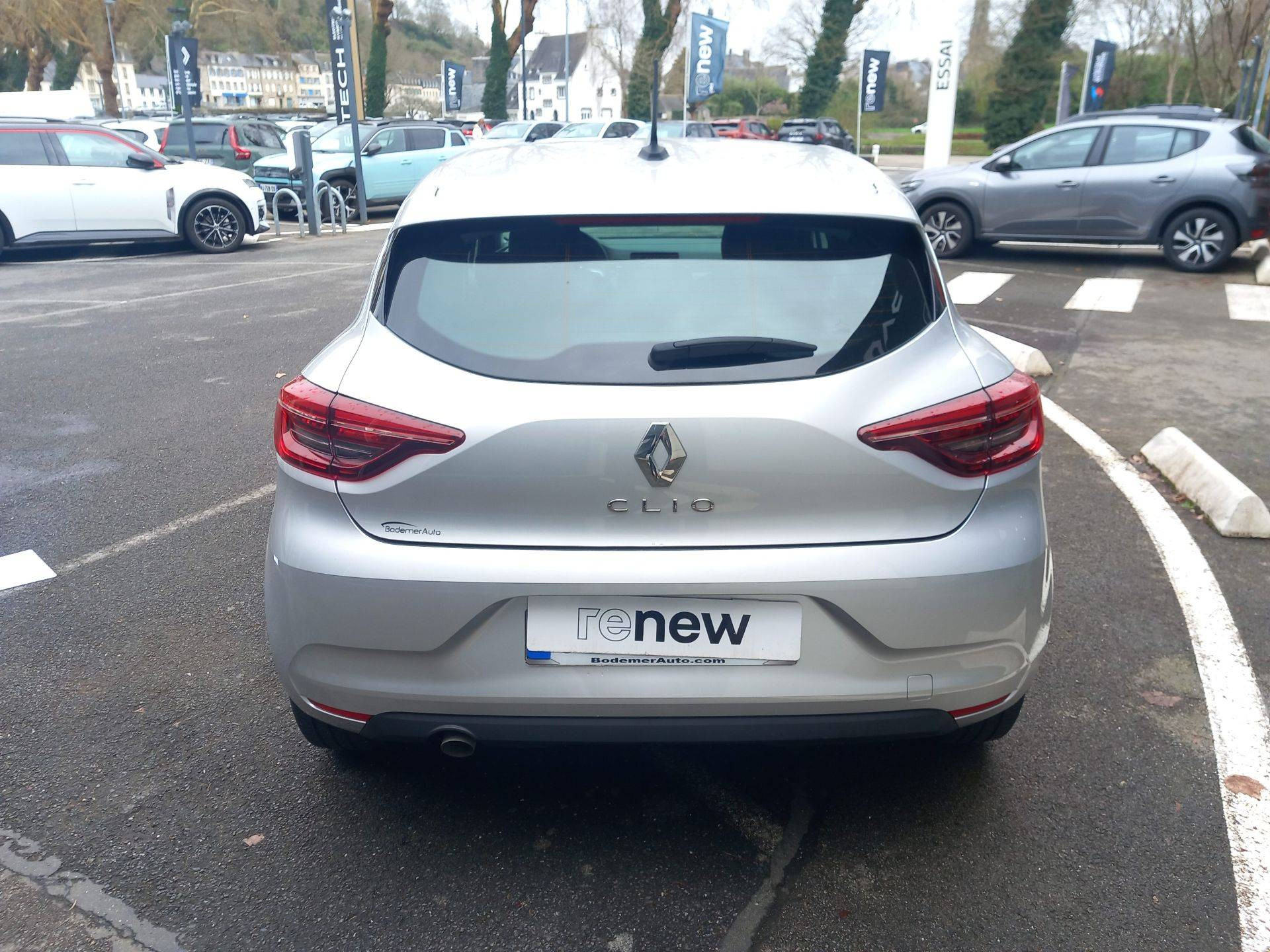 Vente en ligne Renault Clio 5 Clio TCe 90 au prix de 13 990 €