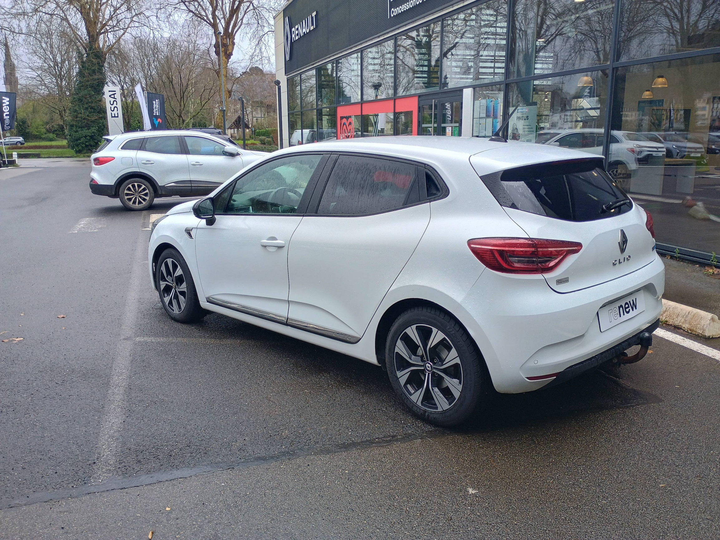 Vente en ligne Renault Clio 5 Clio E-Tech 140 - 21N au prix de 15 490 €