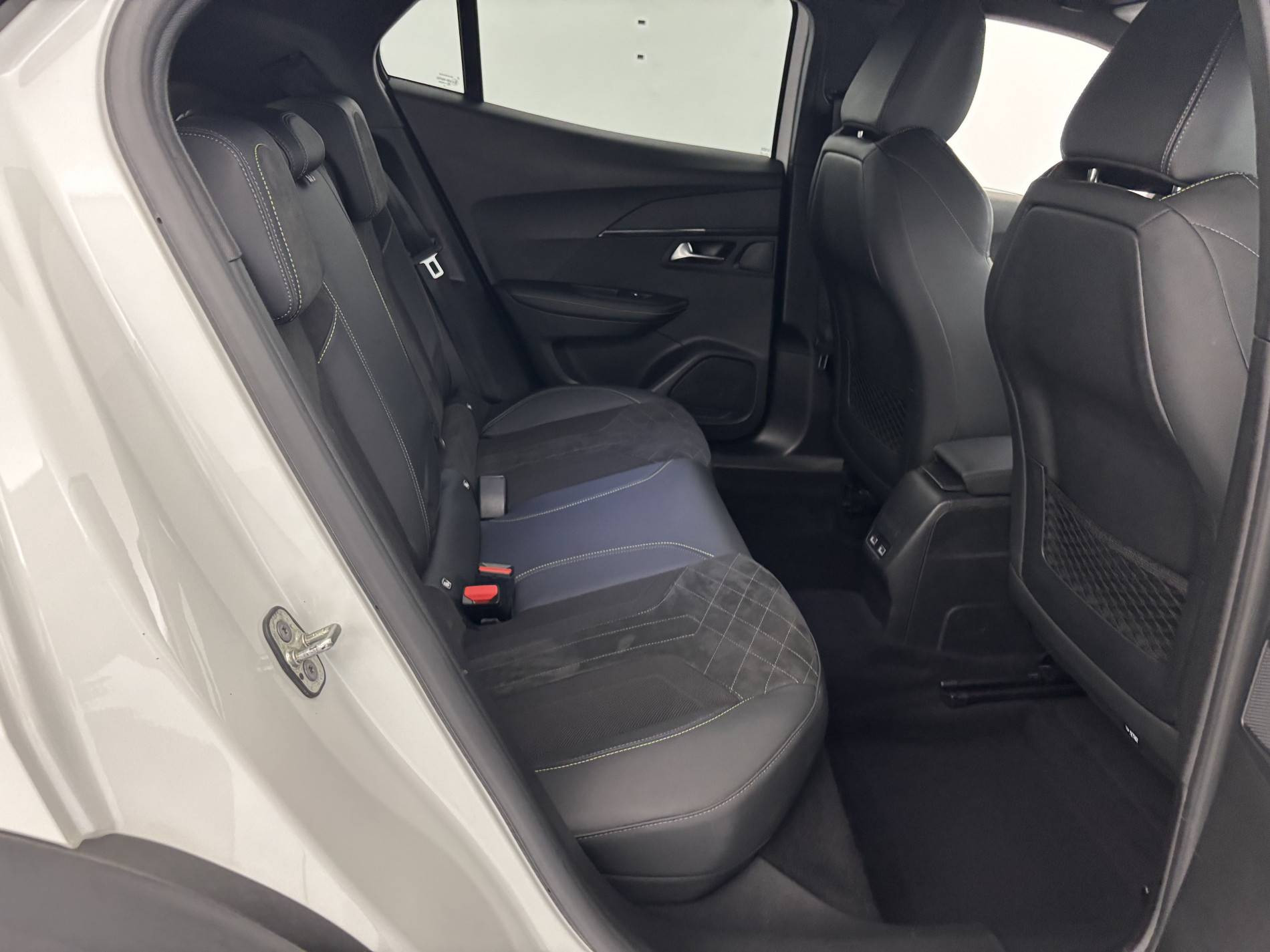 Vente en ligne Peugeot E-2008  136 ch au prix de 16 490 €