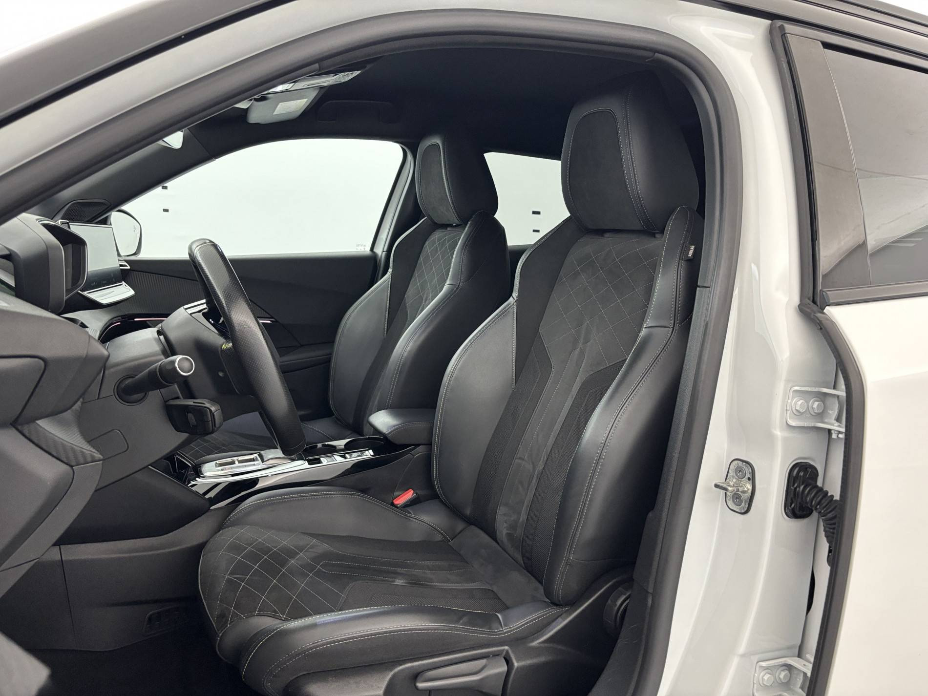 Vente en ligne Peugeot E-2008  136 ch au prix de 16 490 €