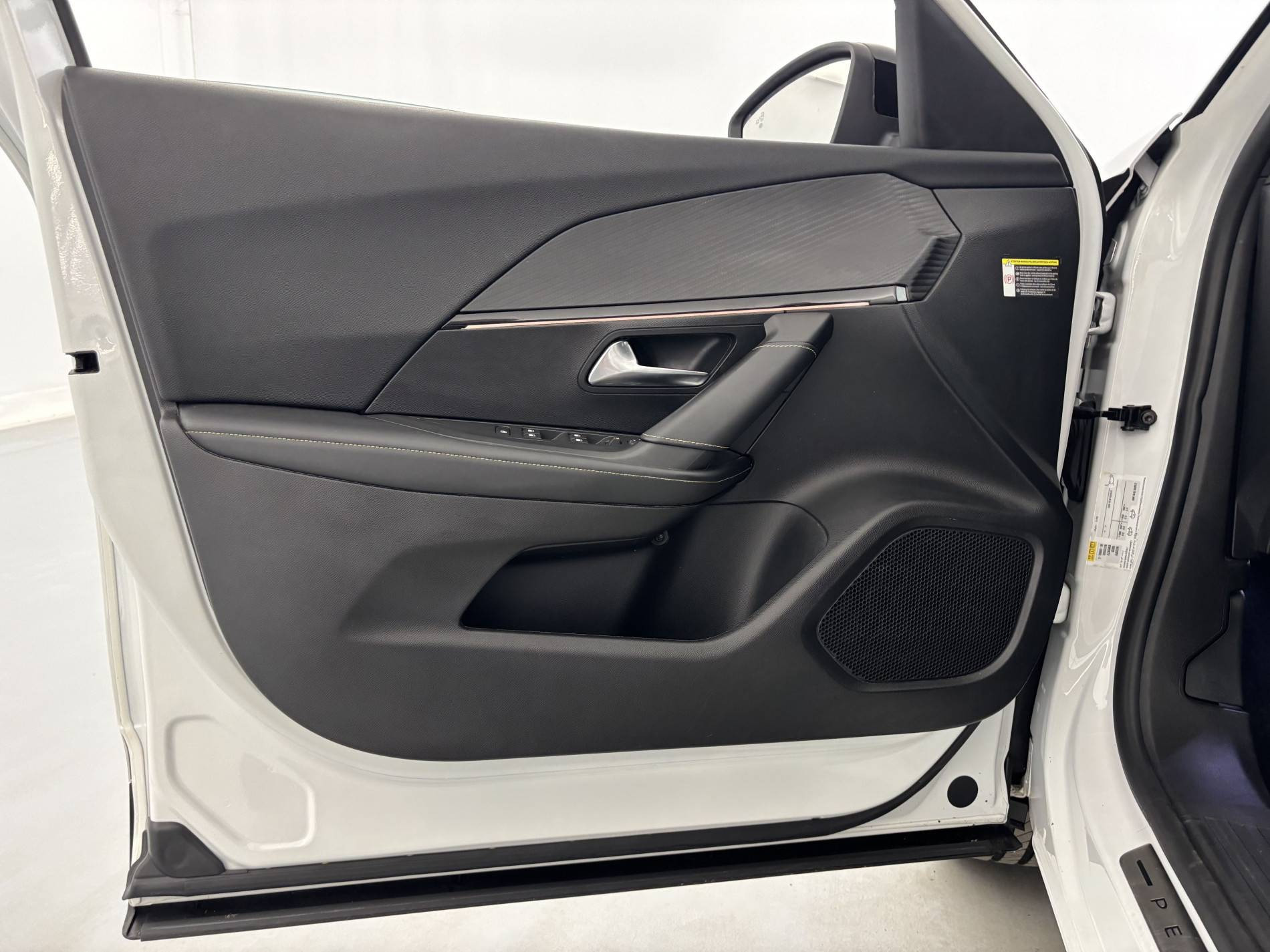 Vente en ligne Peugeot E-2008  136 ch au prix de 16 490 €