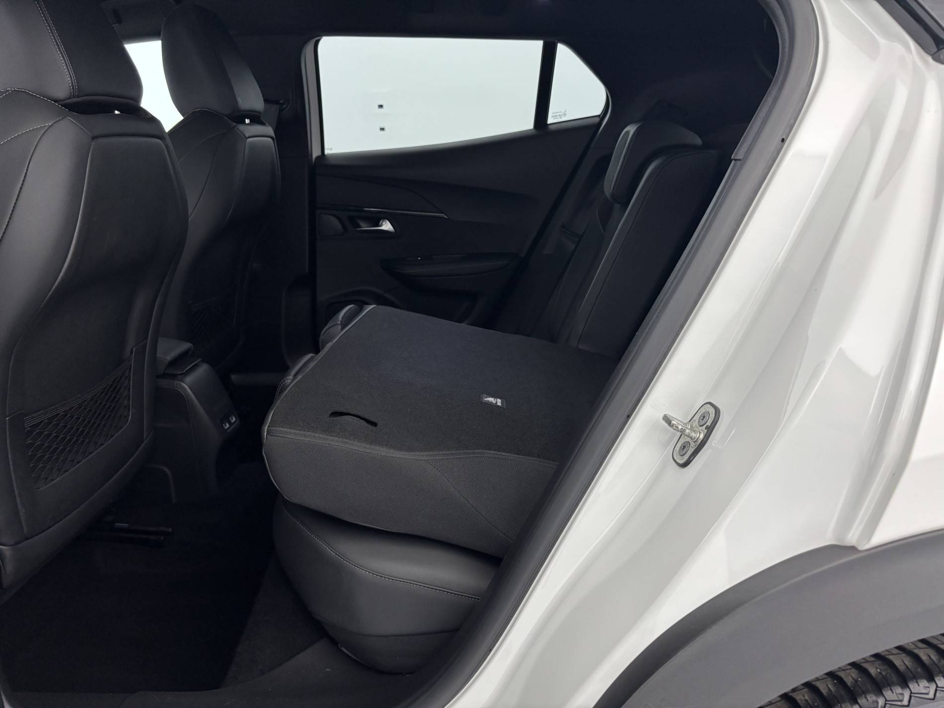 Vente en ligne Peugeot E-2008  136 ch au prix de 16 490 €