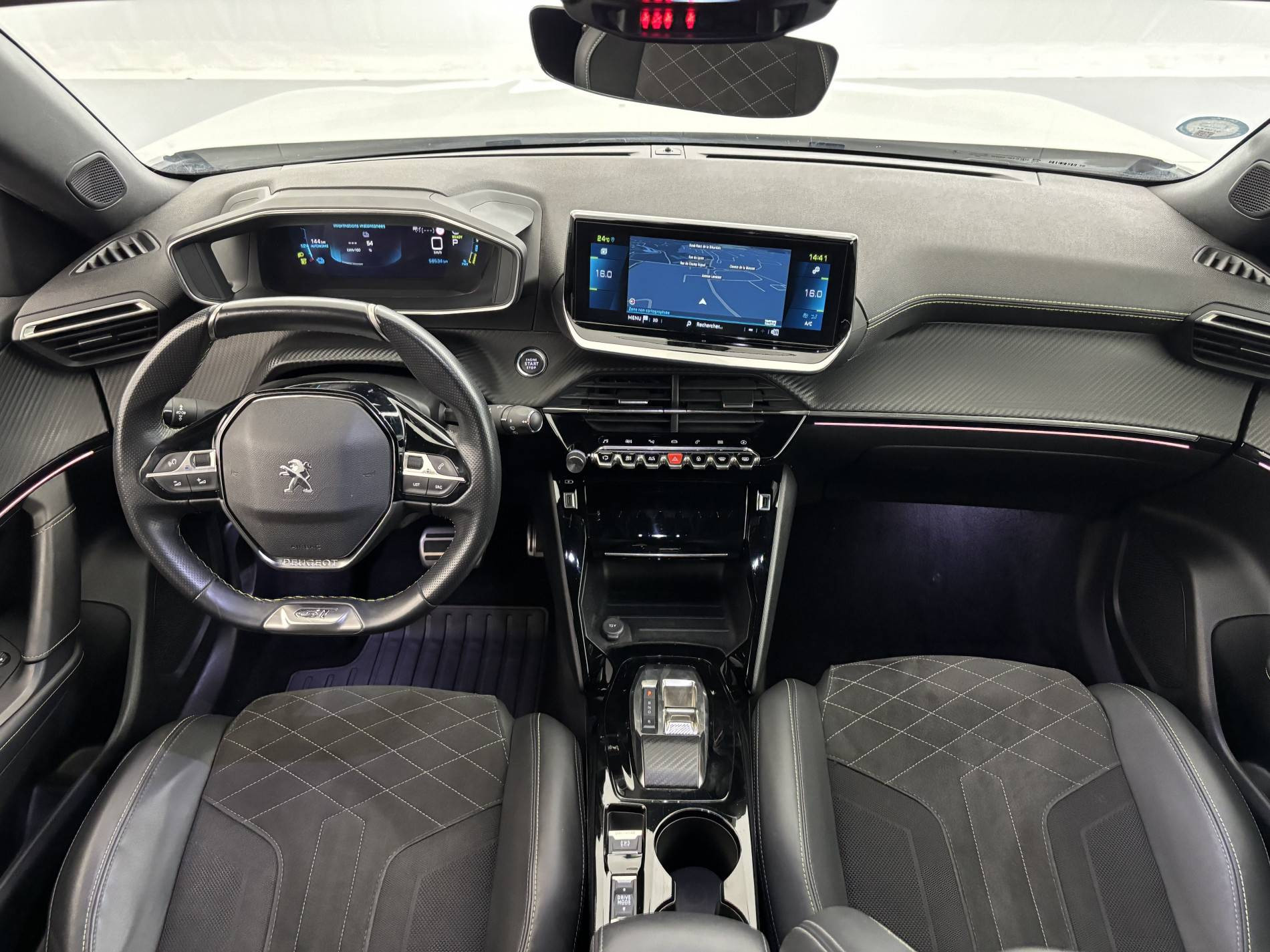 Vente en ligne Peugeot E-2008  136 ch au prix de 16 490 €