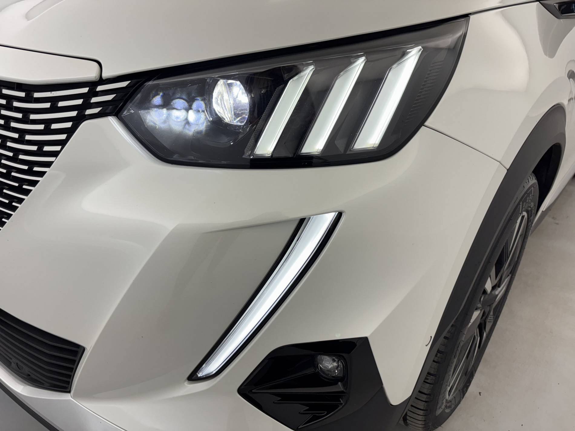 Vente en ligne Peugeot E-2008  136 ch au prix de 16 490 €