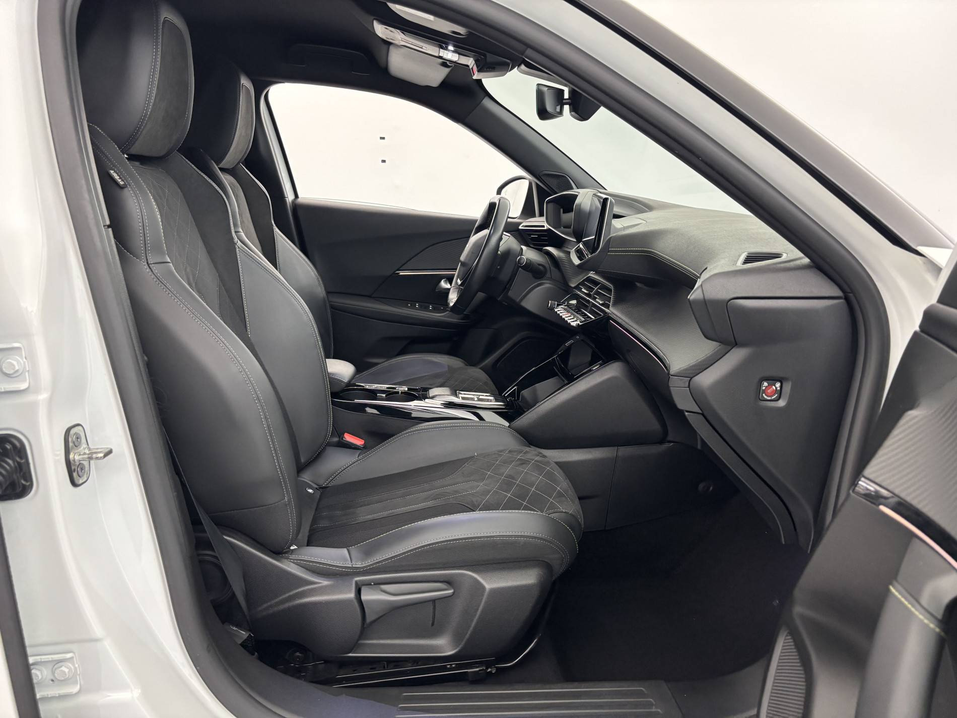 Vente en ligne Peugeot E-2008  136 ch au prix de 16 490 €