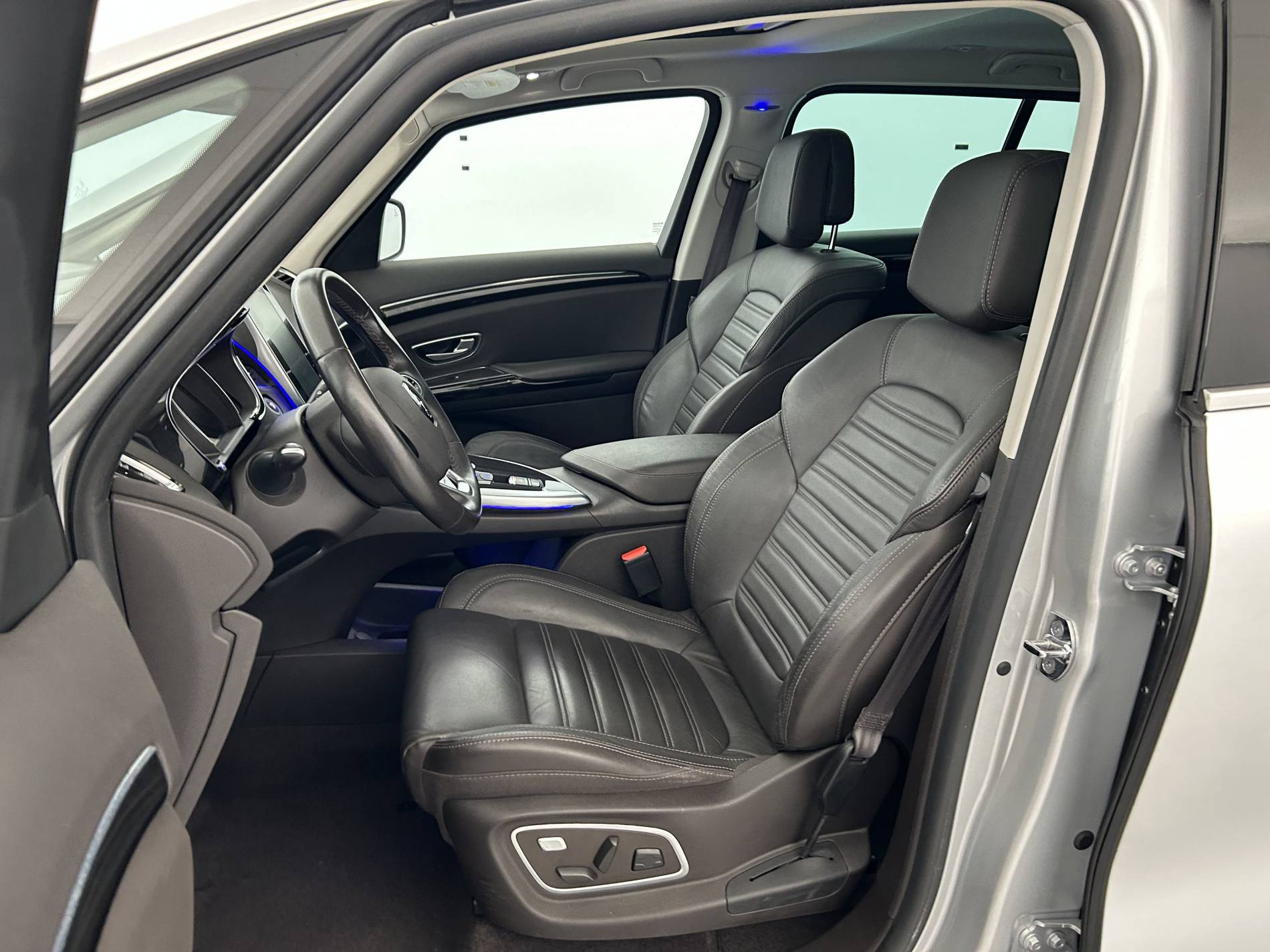 Vente en ligne Renault Espace 5 Espace Tce 200 Energy au prix de 19 990 €