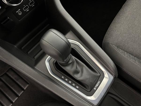 Vente en ligne Renault Clio 5 Clio E-Tech 140 - 21N au prix de 16 790 €