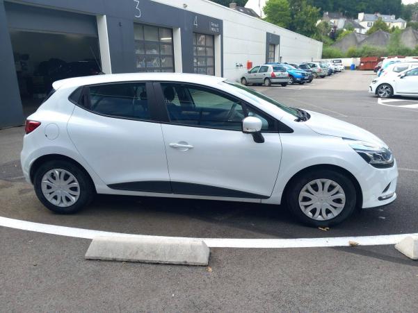 Vente en ligne Renault Clio 4 CLIO SOCIETE DCI 90 ENERGY ECO2 82G au prix de 8 490 €