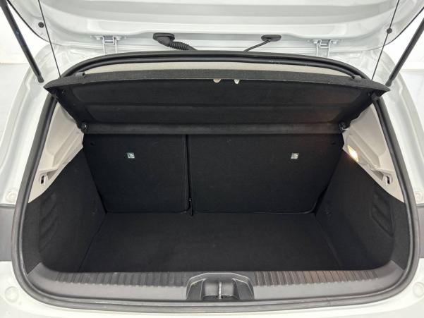Vente en ligne Renault Clio 5 Clio E-Tech 140 - 21N au prix de 16 790 €