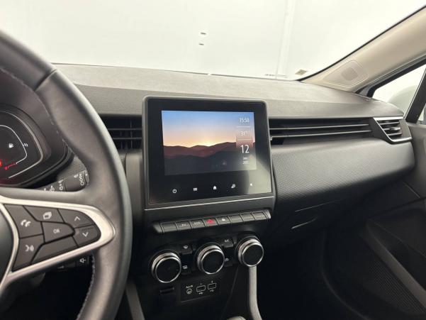 Vente en ligne Renault Clio 5 Clio E-Tech 140 - 21N au prix de 16 790 €