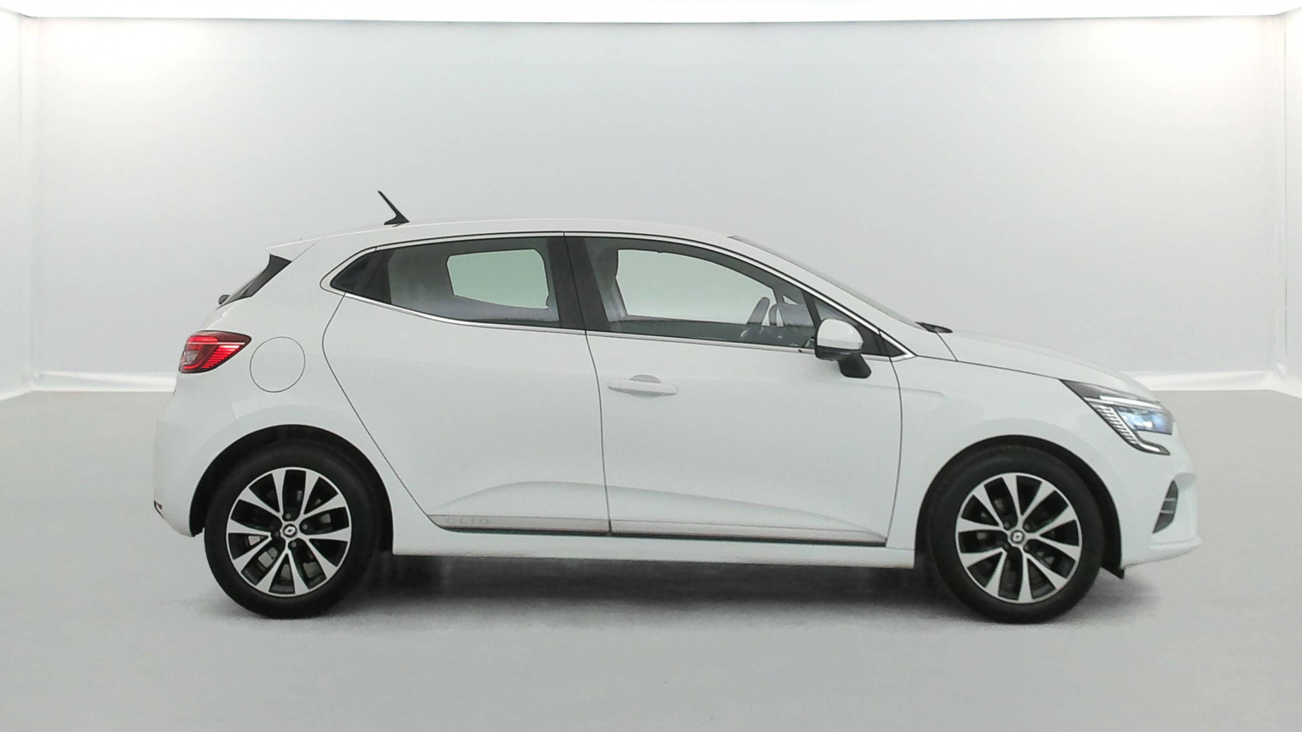 Vente en ligne Renault Clio 5 Clio TCe 90 - 21N au prix de 14 990 €