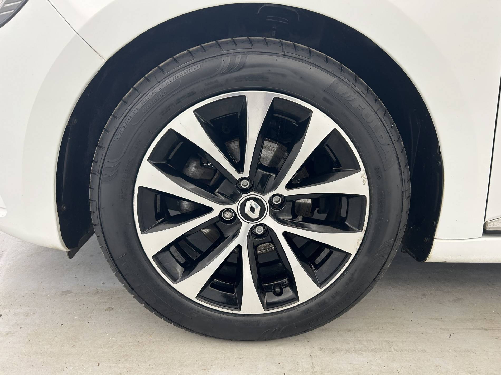 Vente en ligne Renault Clio 5 Clio TCe 90 - 21N au prix de 14 990 €