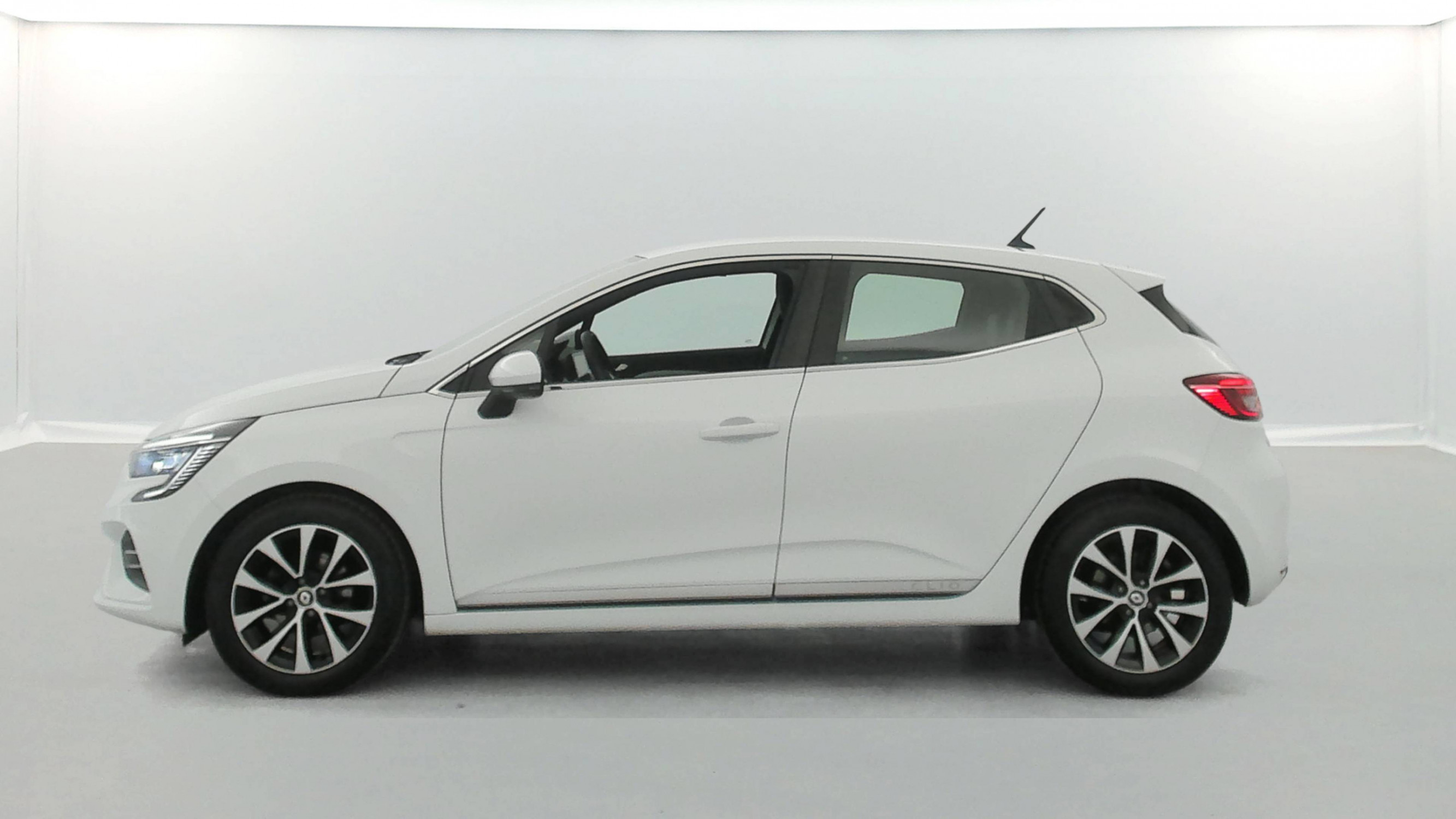 Vente en ligne Renault Clio 5 Clio TCe 90 - 21N au prix de 14 990 €