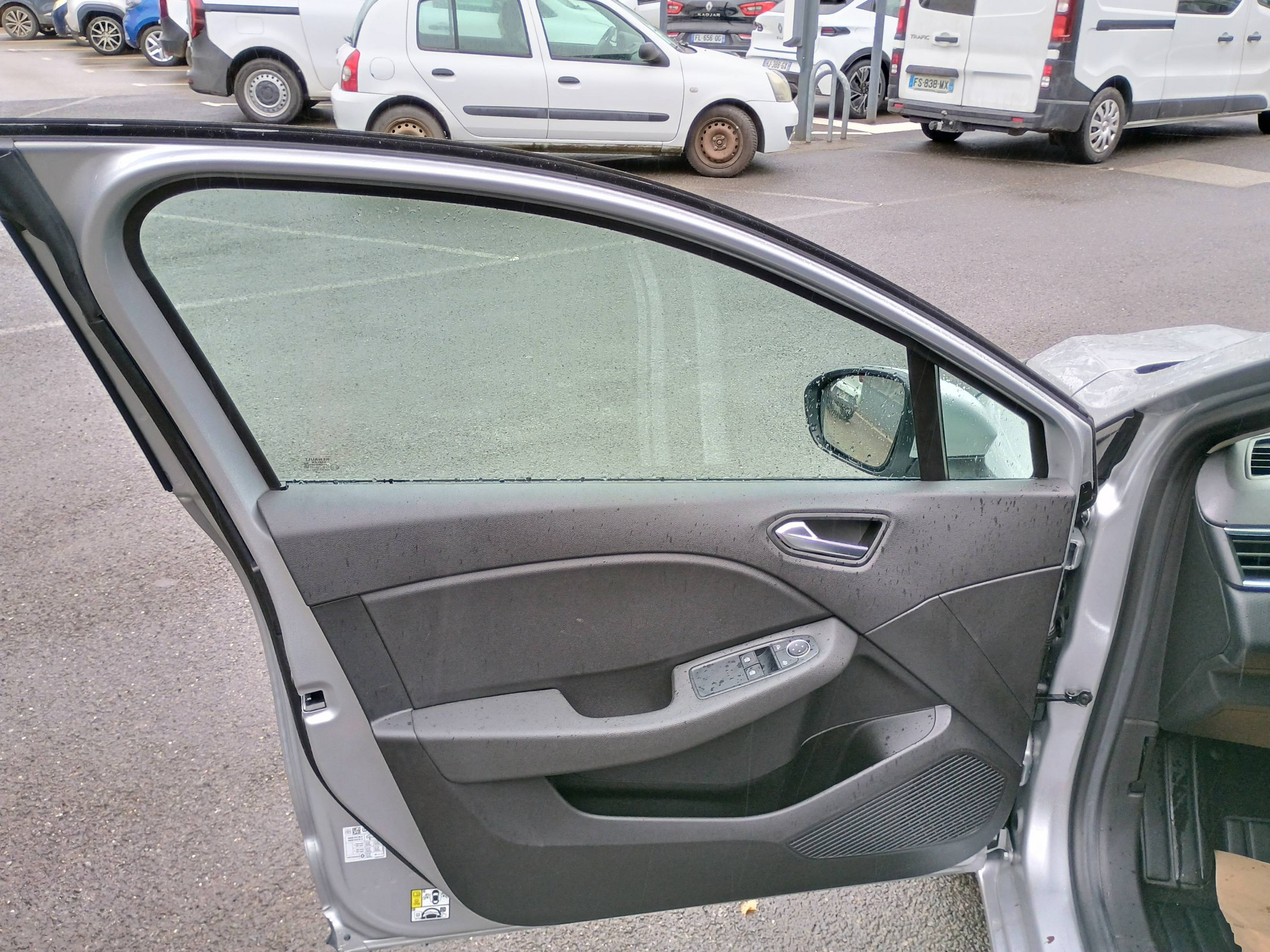 Vente en ligne Renault Clio 5 Clio E-Tech 140 - 21N au prix de 15 990 €