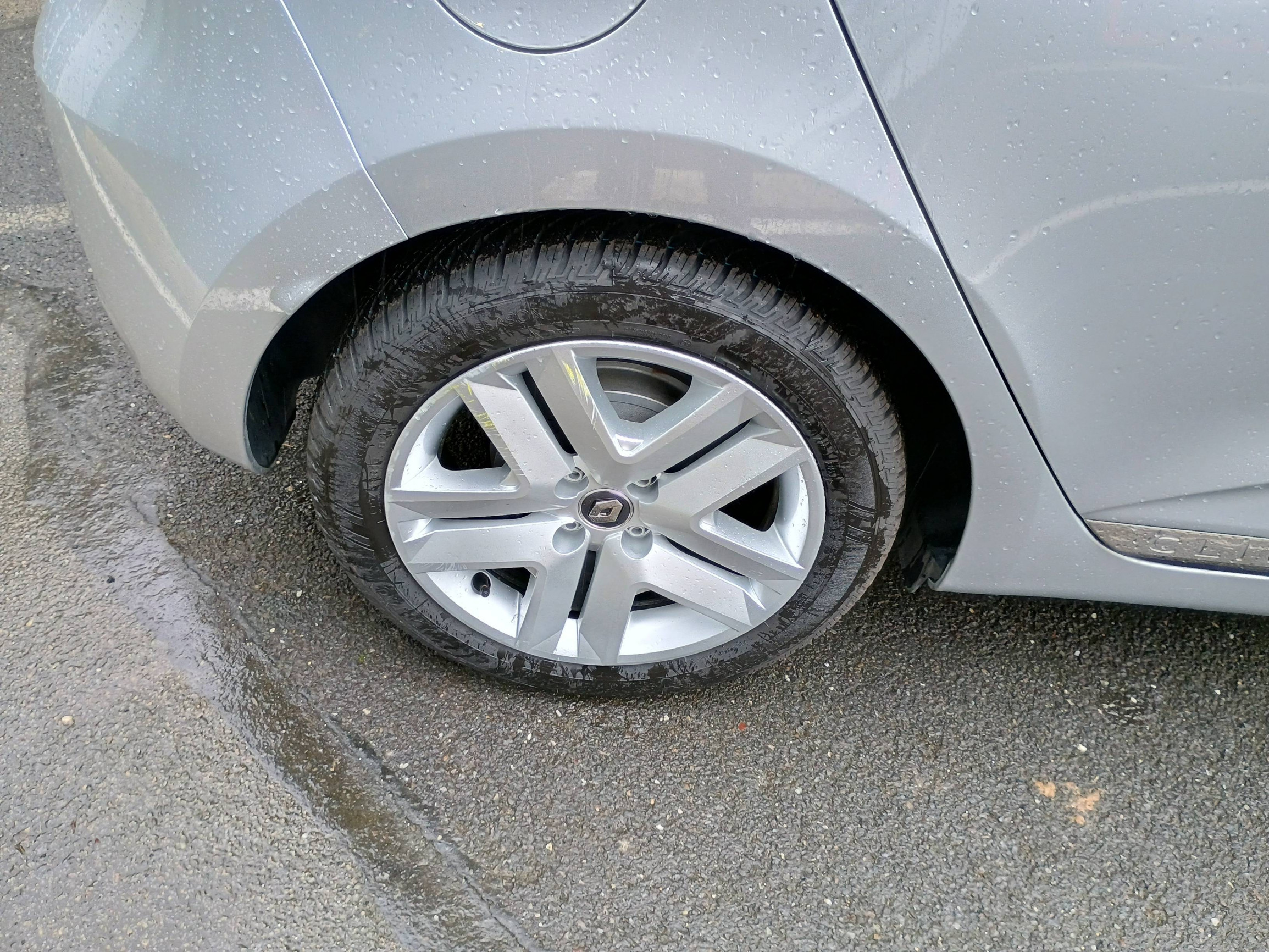 Vente en ligne Renault Clio 5 Clio E-Tech 140 - 21N au prix de 15 990 €