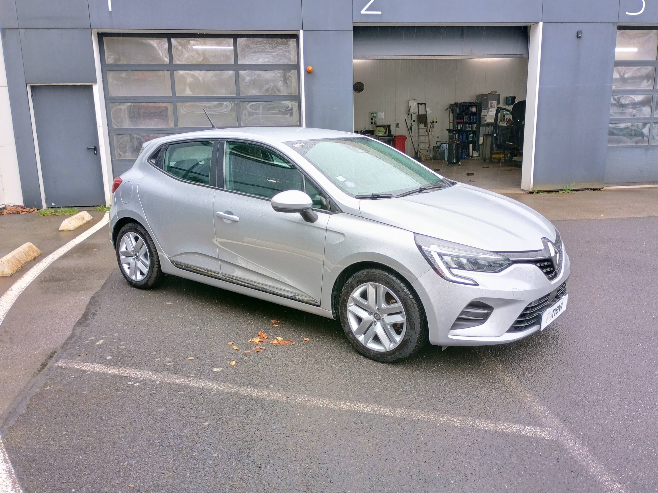 Vente en ligne Renault Clio 5 Clio E-Tech 140 - 21N au prix de 15 990 €