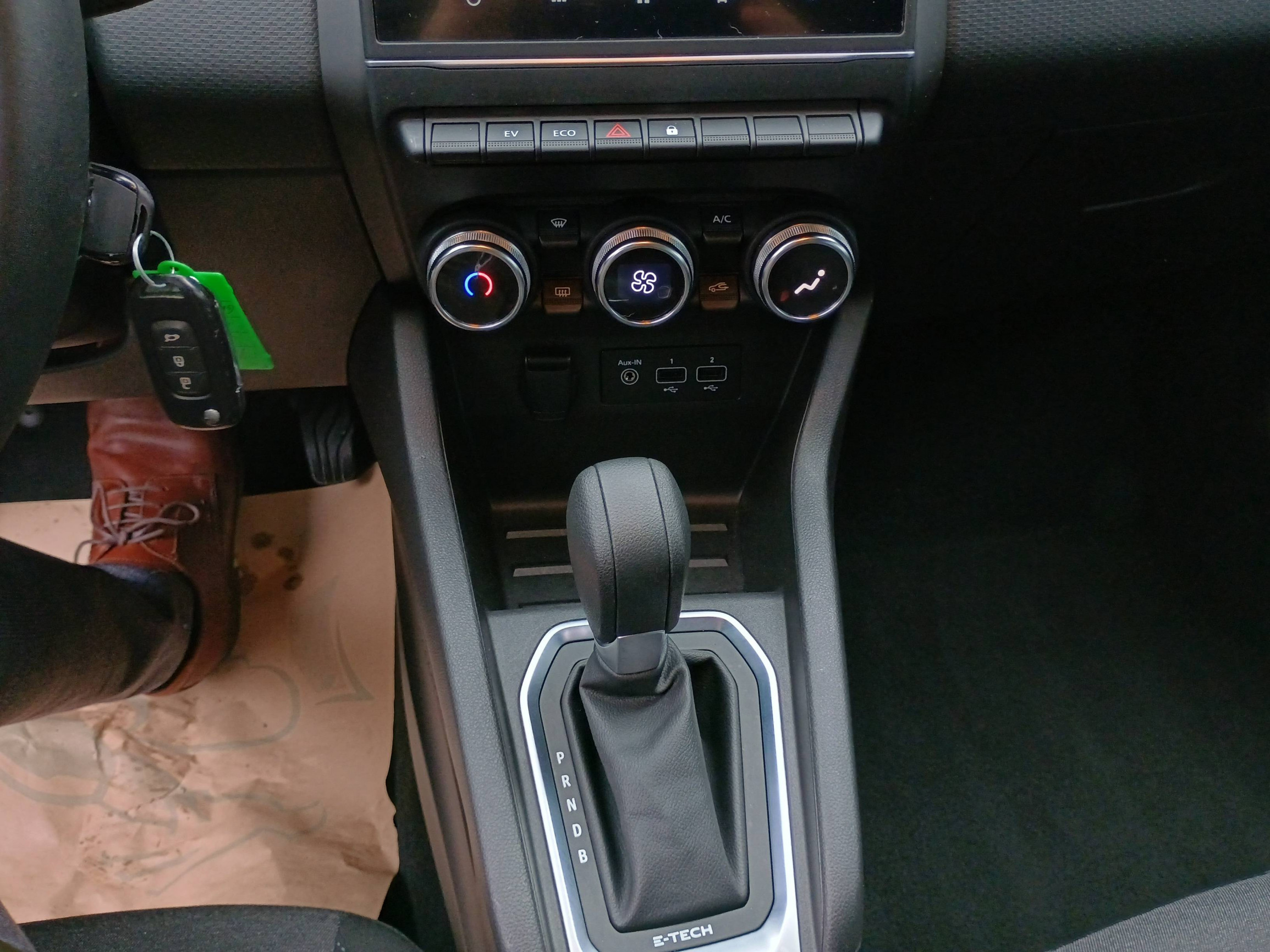 Vente en ligne Renault Clio 5 Clio E-Tech 140 - 21N au prix de 15 990 €