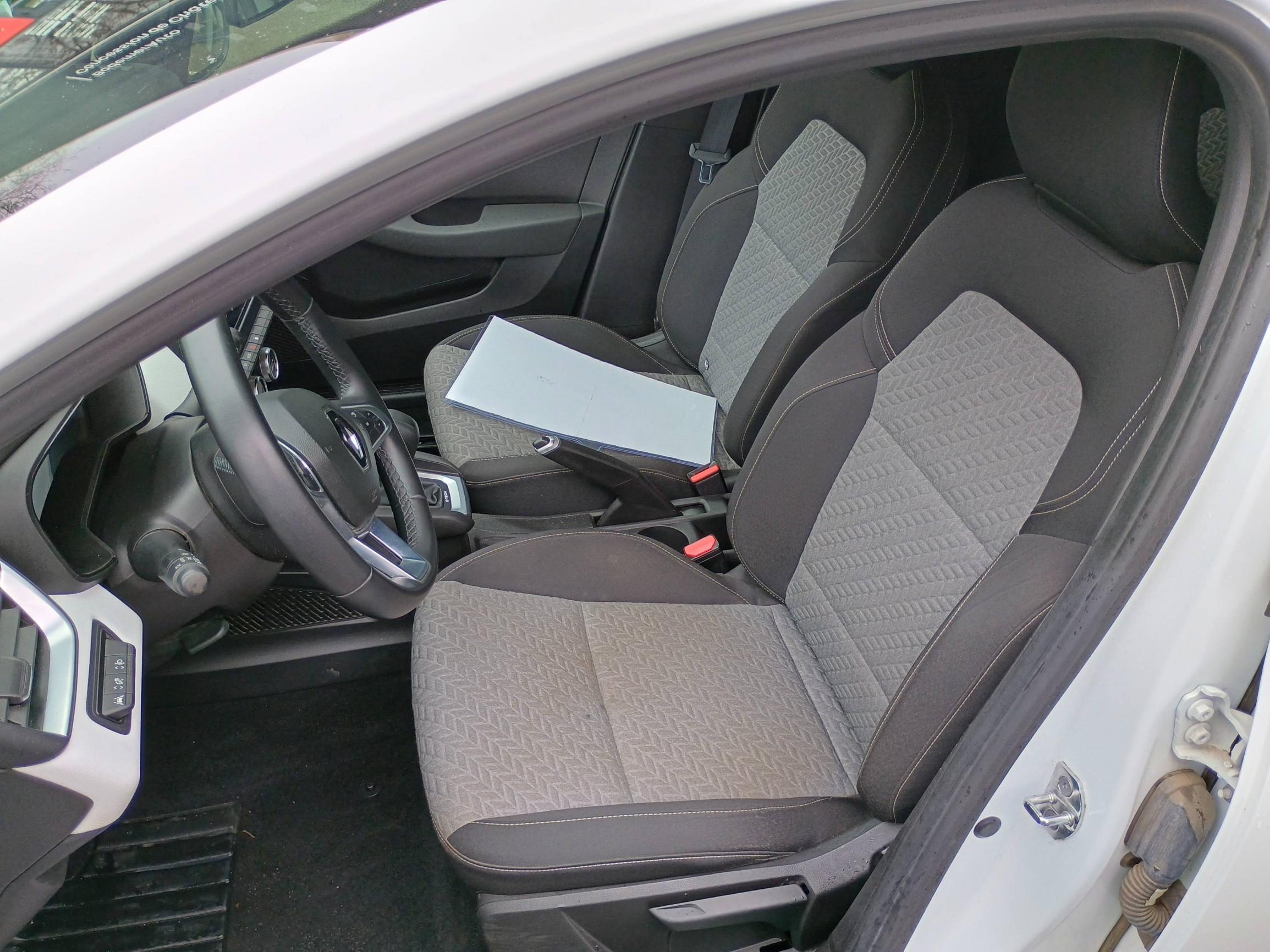 Vente en ligne Renault Clio 5 Clio E-Tech 140 - 21N au prix de 15 490 €