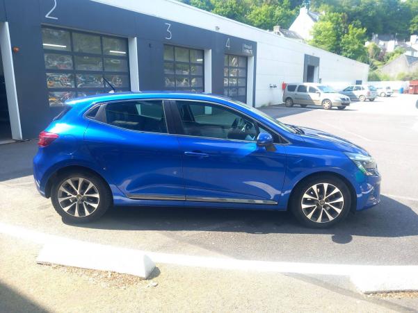 Vente en ligne Renault Clio 5 Clio E-Tech 140 au prix de 16 490 €