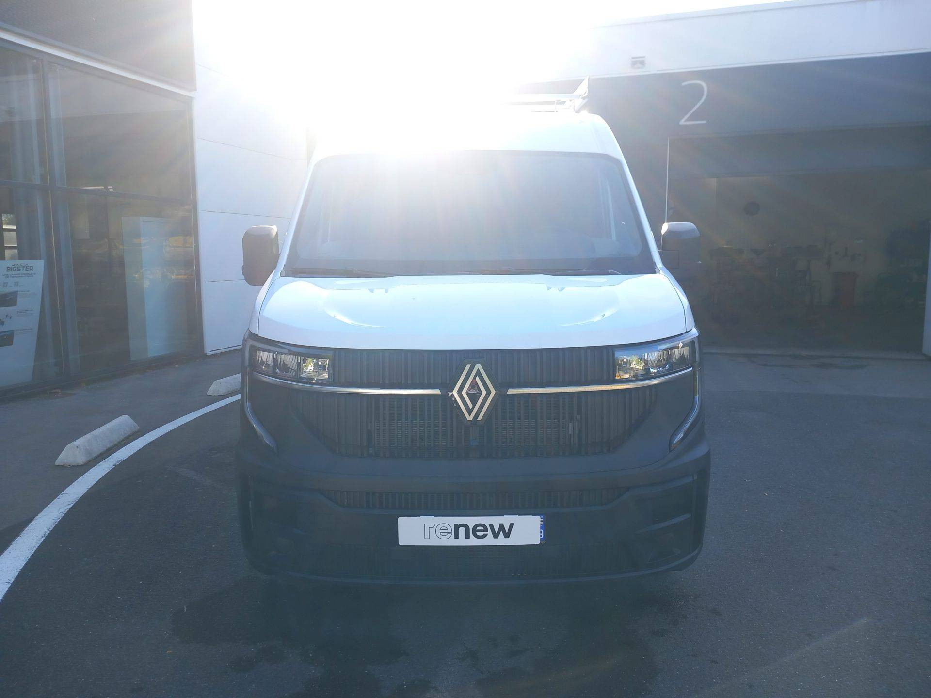 Vente en ligne Renault Master Fourgon MASTER FGN TRAC 3T3 L2H2 BLUE DCI 130 au prix de 30 990 €