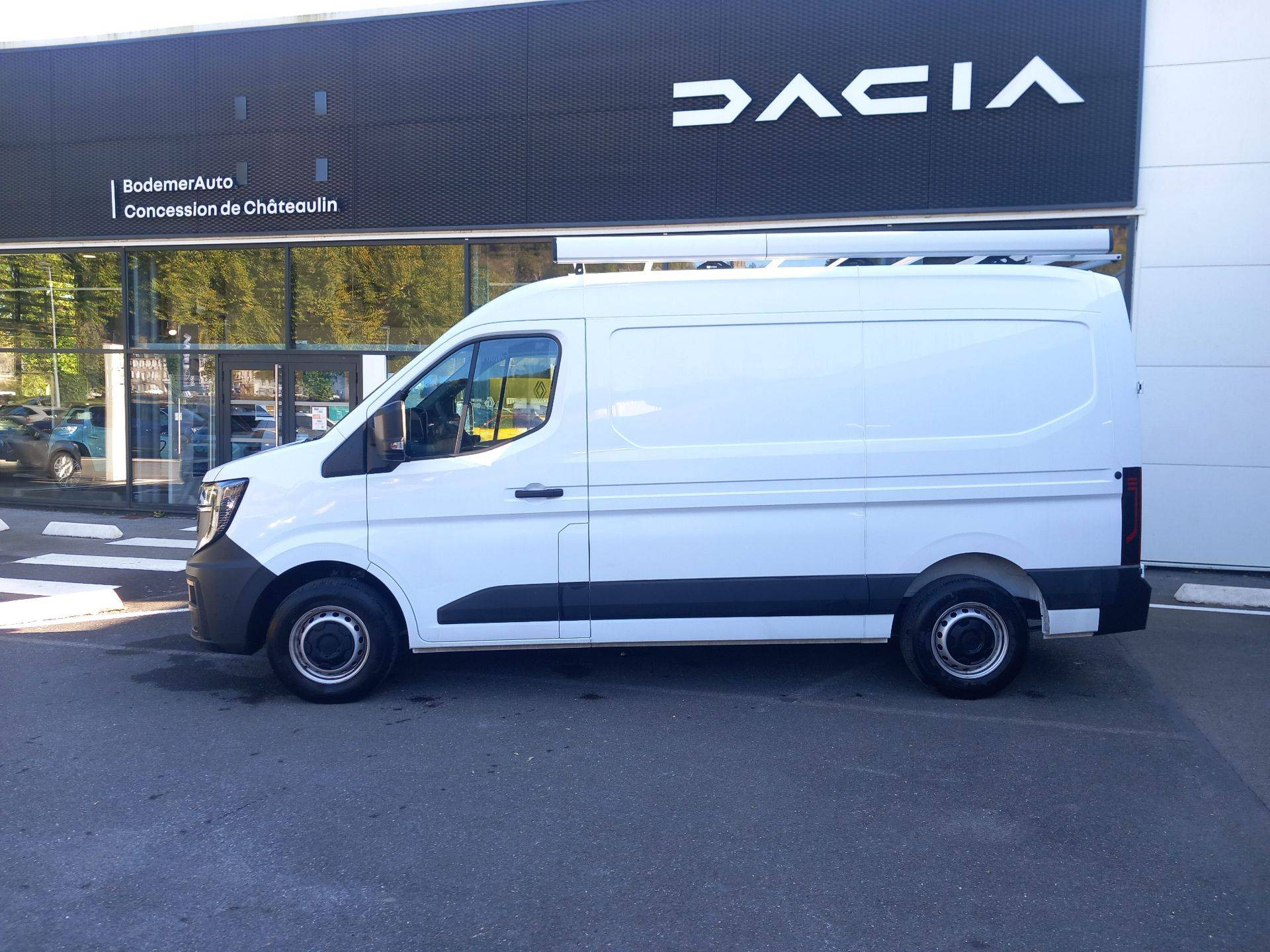 Vente en ligne Renault Master Fourgon MASTER FGN TRAC 3T3 L2H2 BLUE DCI 130 au prix de 30 990 €