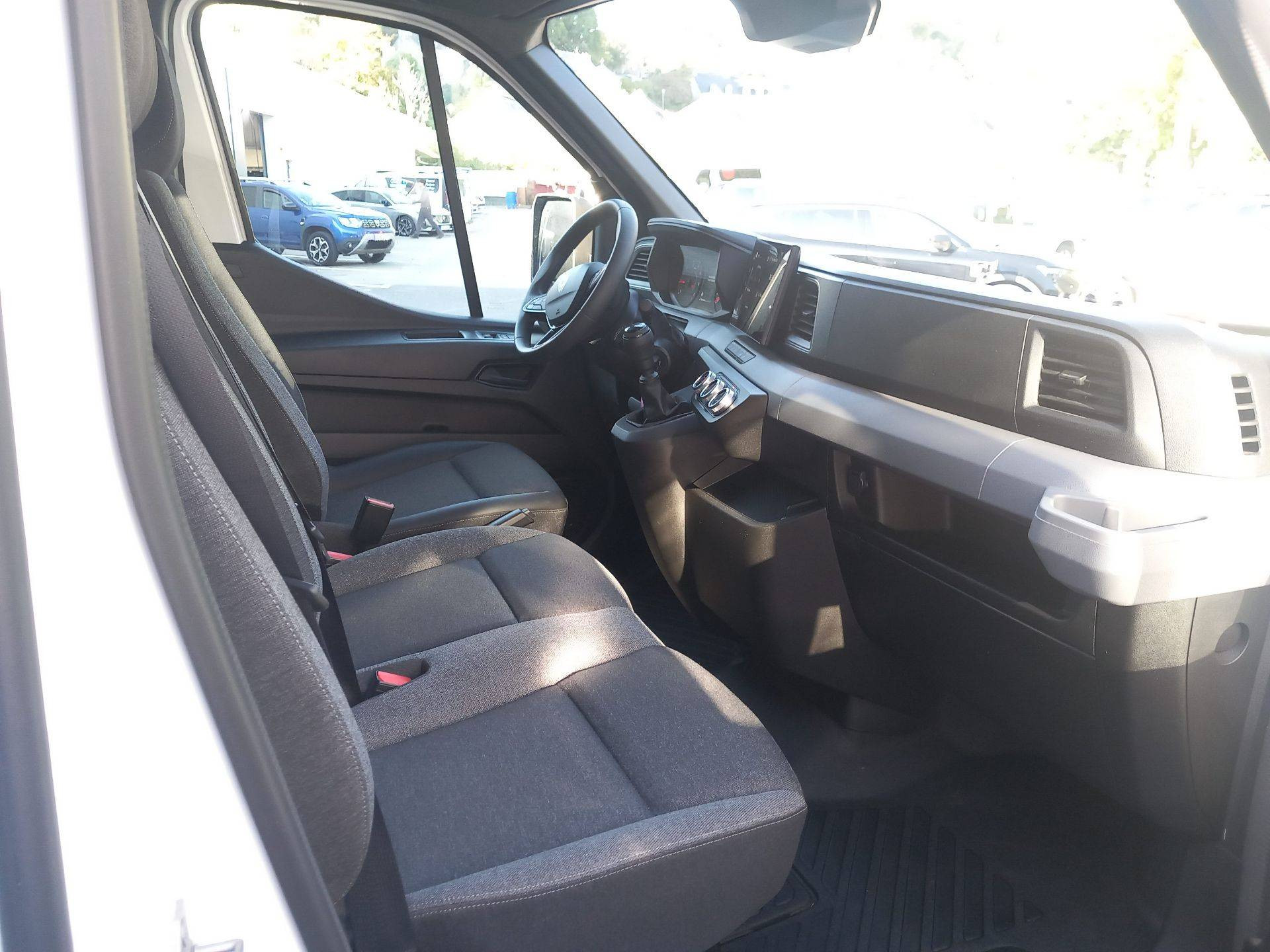 Vente en ligne Renault Master Fourgon MASTER FGN TRAC 3T3 L2H2 BLUE DCI 130 au prix de 30 990 €