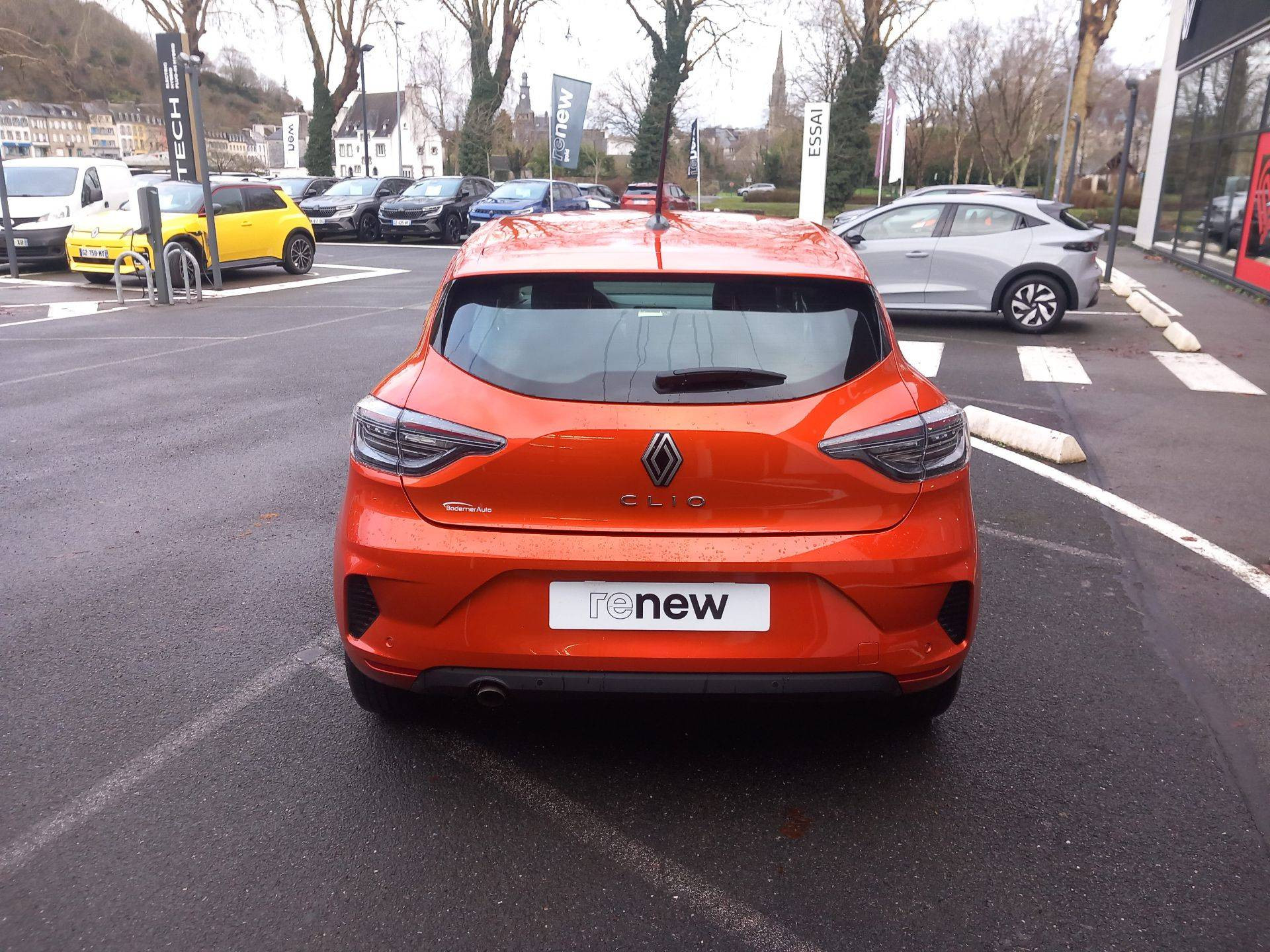 Vente en ligne Renault Clio 5 Clio SCe 65 au prix de 14 390 €