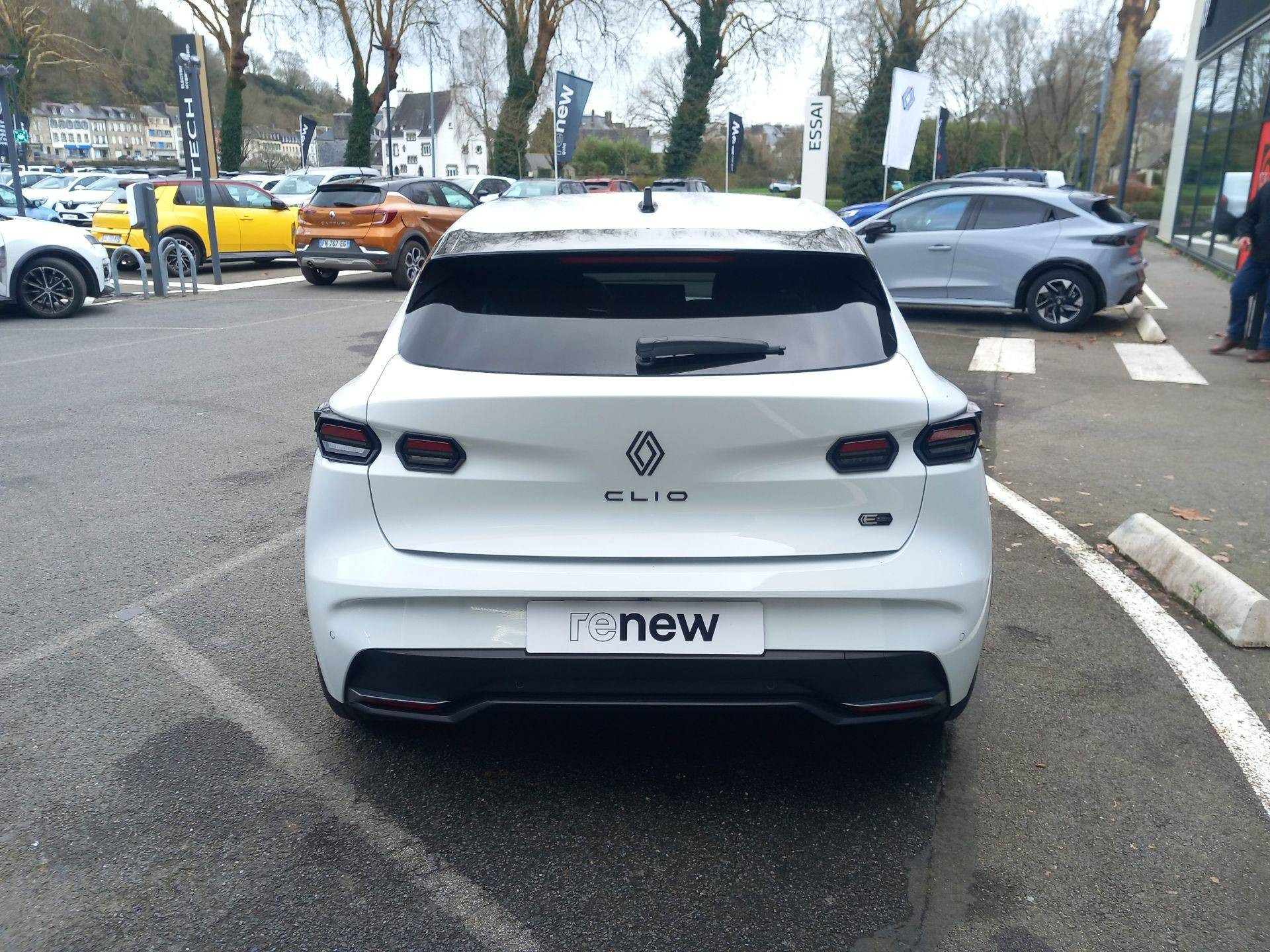 Vente en ligne Renault Clio 6 Clio E-Tech full hybrid 160 ch au prix de 28 990 €