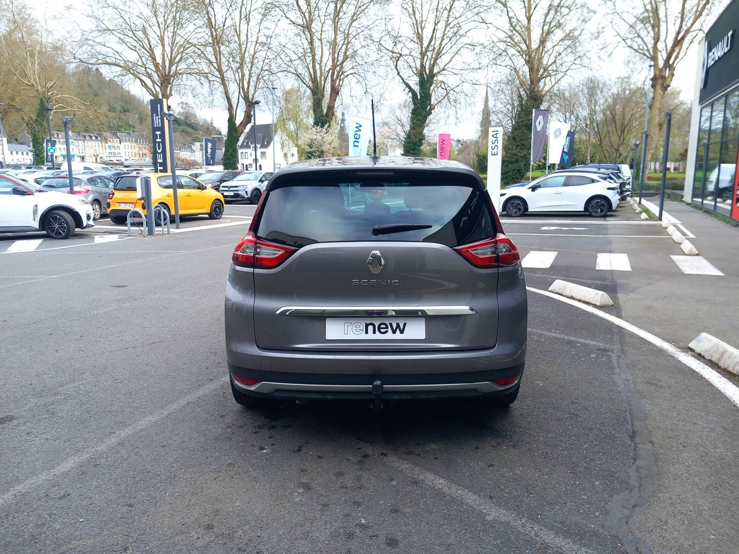 Vente en ligne Renault Grand Scenic 4 Grand Scenic TCe 140 EDC au prix de 21 990 €