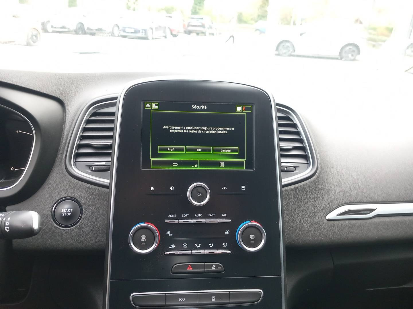 Vente en ligne Renault Grand Scenic 4 Grand Scenic TCe 140 EDC au prix de 21 990 €