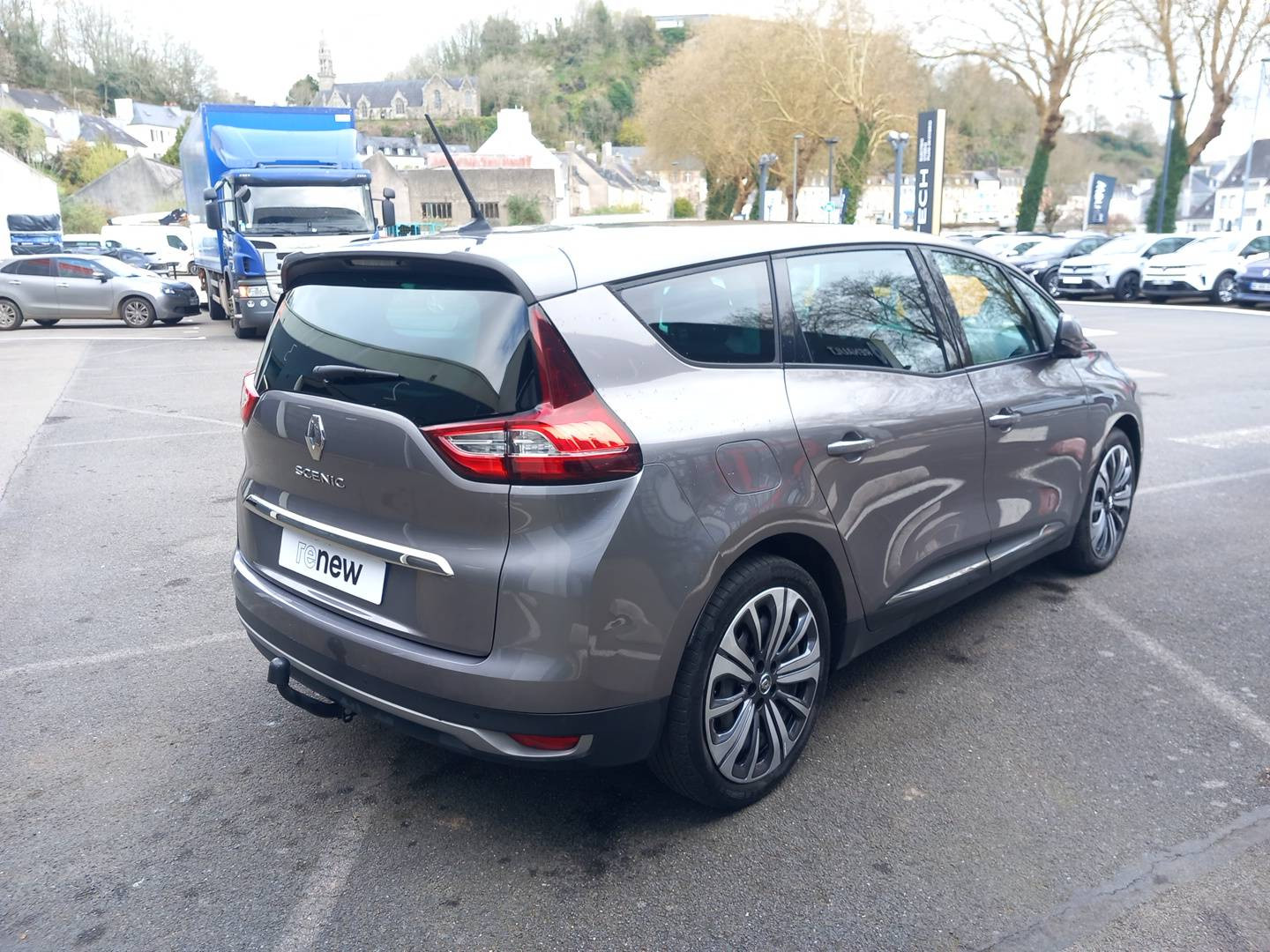 Vente en ligne Renault Grand Scenic 4 Grand Scenic TCe 140 EDC au prix de 21 990 €