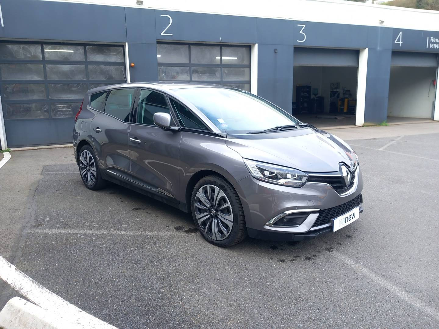 Vente en ligne Renault Grand Scenic 4 Grand Scenic TCe 140 EDC au prix de 21 990 €