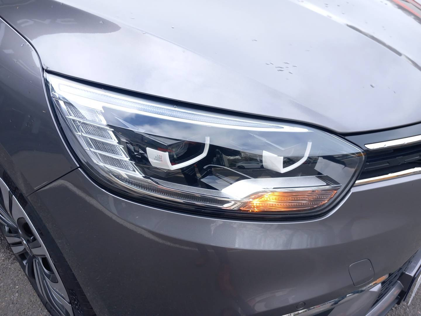 Vente en ligne Renault Grand Scenic 4 Grand Scenic TCe 140 EDC au prix de 21 990 €