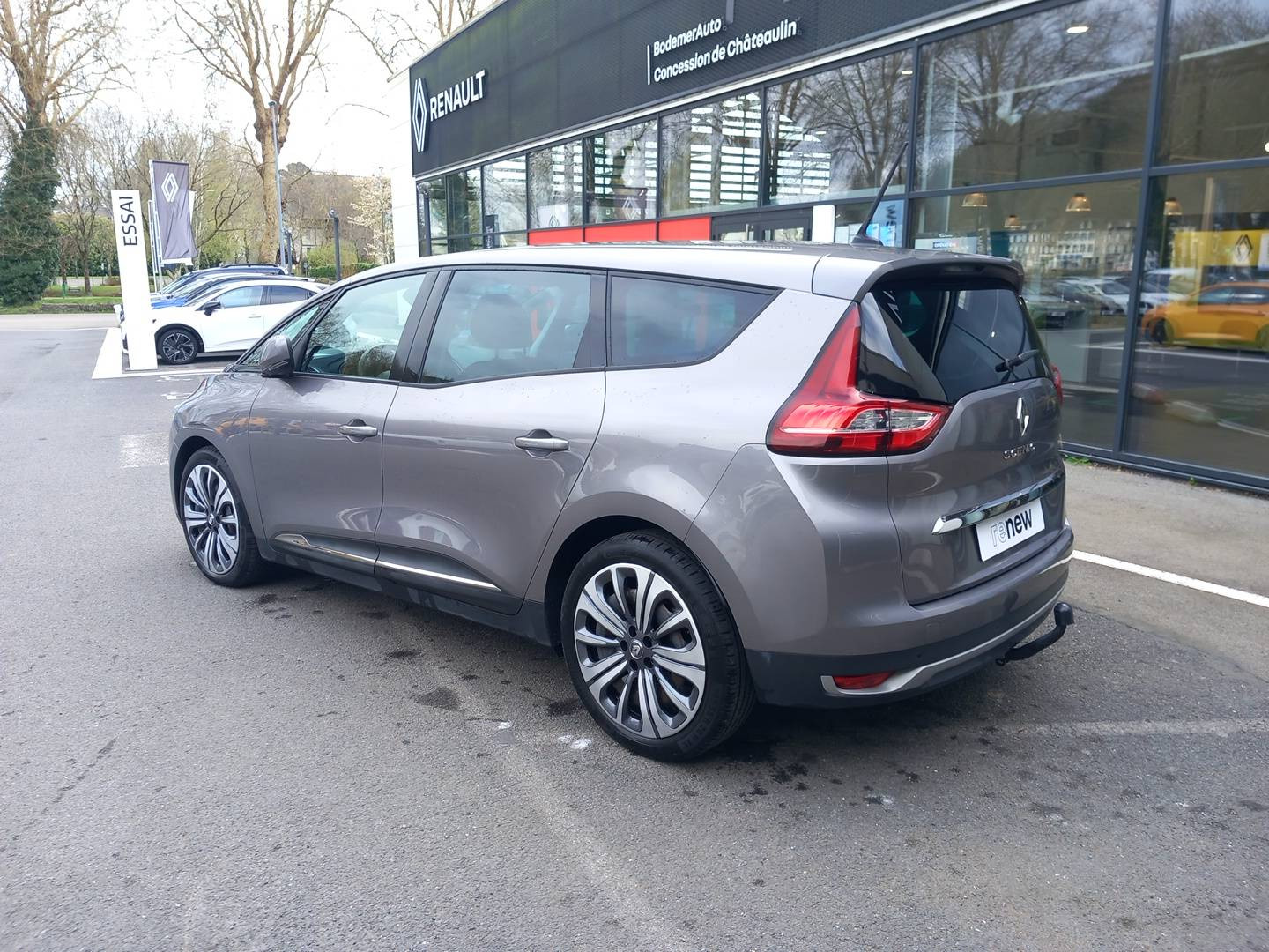 Vente en ligne Renault Grand Scenic 4 Grand Scenic TCe 140 EDC au prix de 21 990 €