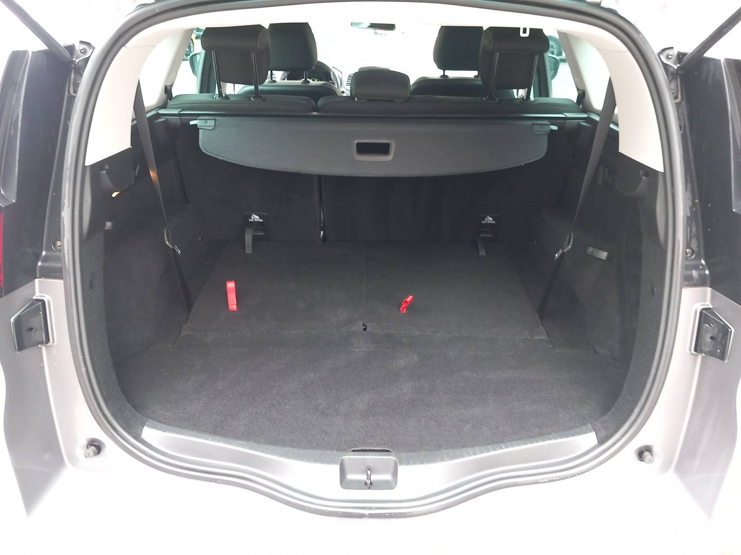 Vente en ligne Renault Grand Scenic 4 Grand Scenic TCe 140 EDC au prix de 21 990 €