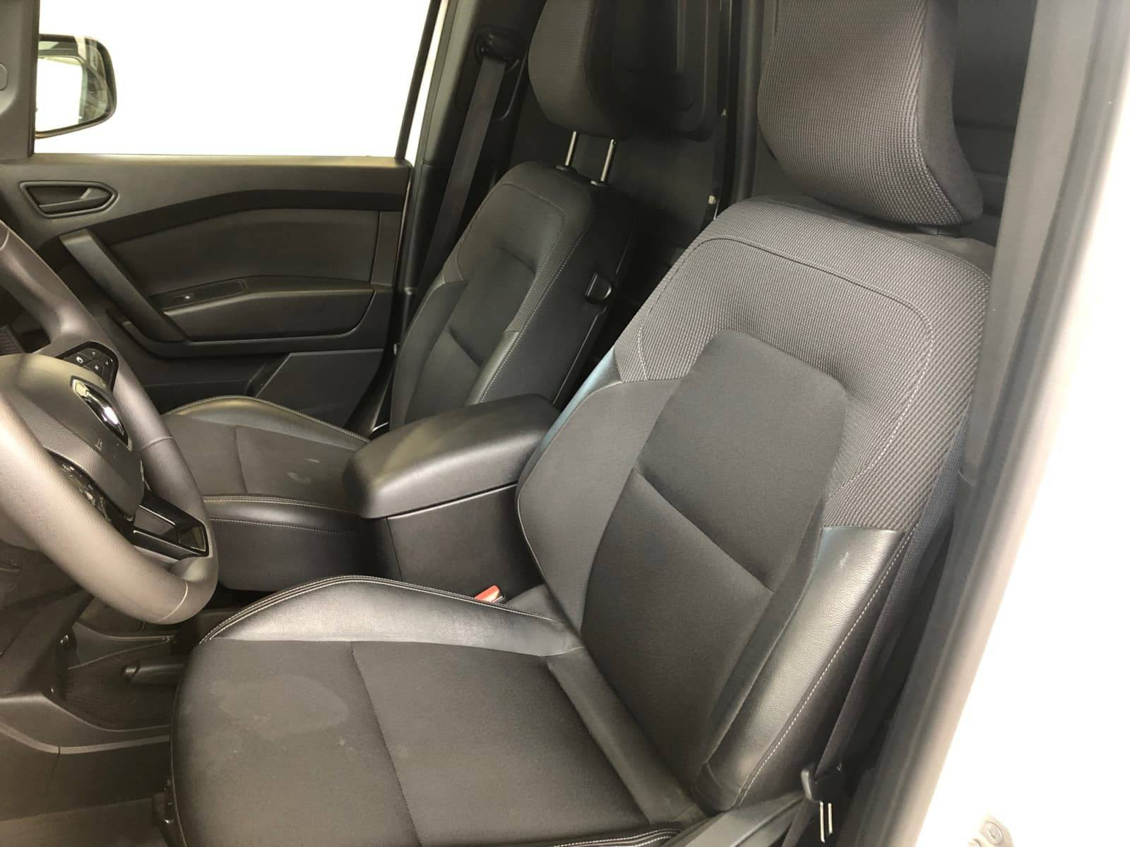 Vente en ligne Renault Kangoo Van  BLUE DCI 95 au prix de 19 490 €