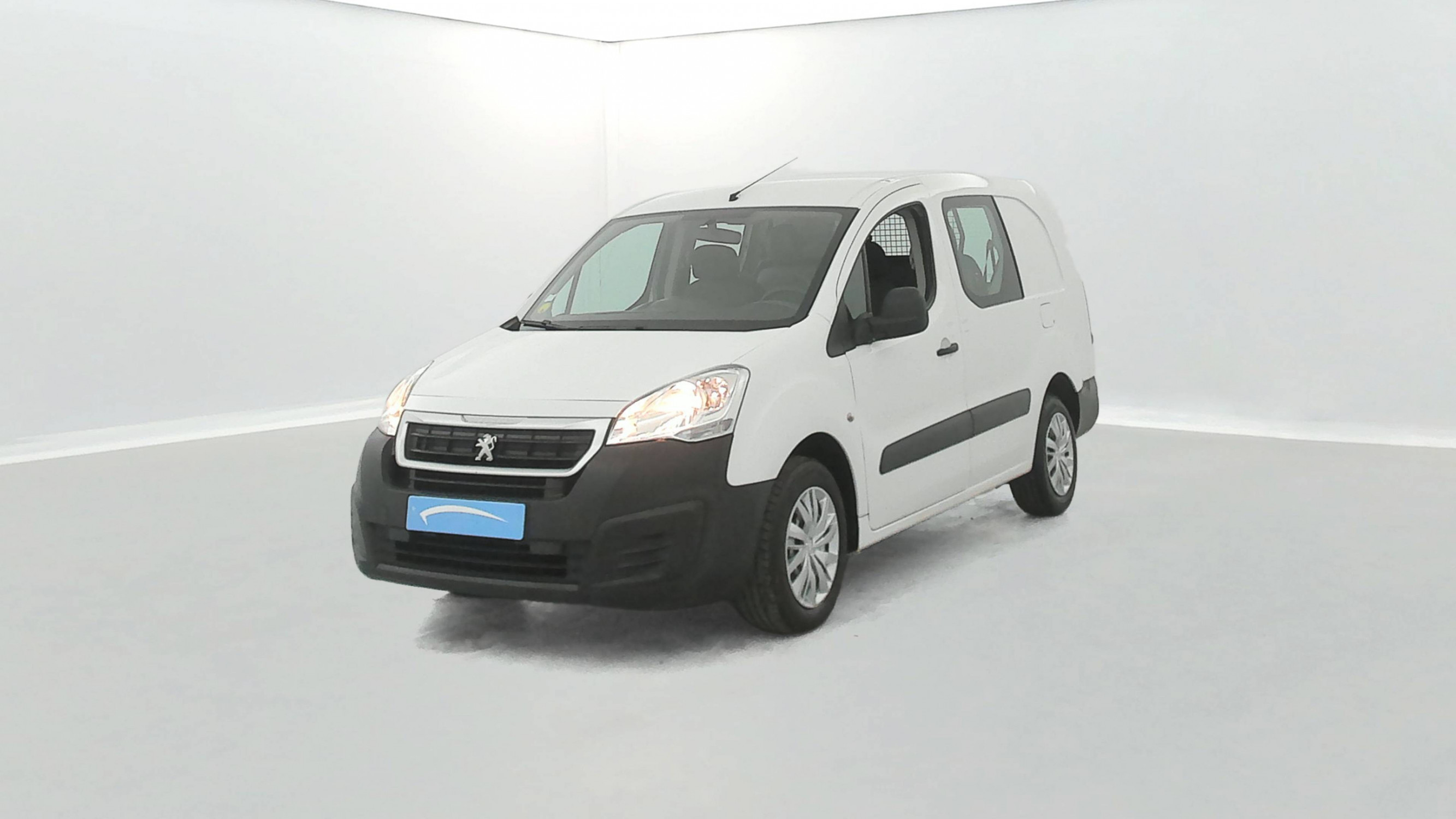 Peugeot Partner Fourgon  LONG 1.6 BLUEHDI 100 BVM5 occasion de 2018 en vente à Châteaulin