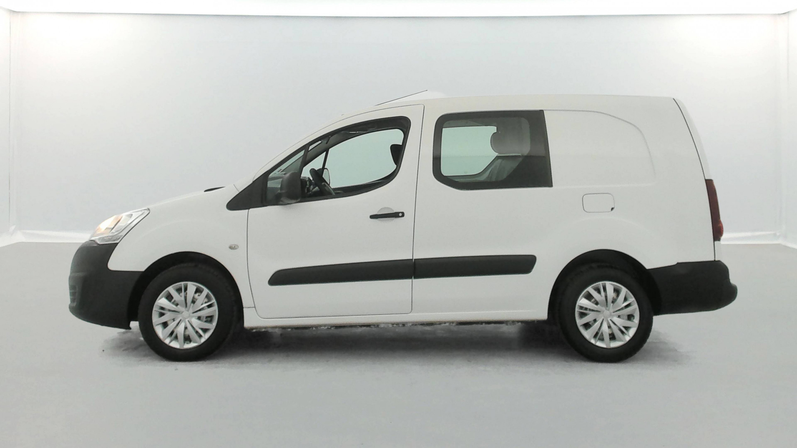 Vente en ligne Peugeot Partner Fourgon  LONG 1.6 BLUEHDI 100 BVM5 au prix de 13 490 €