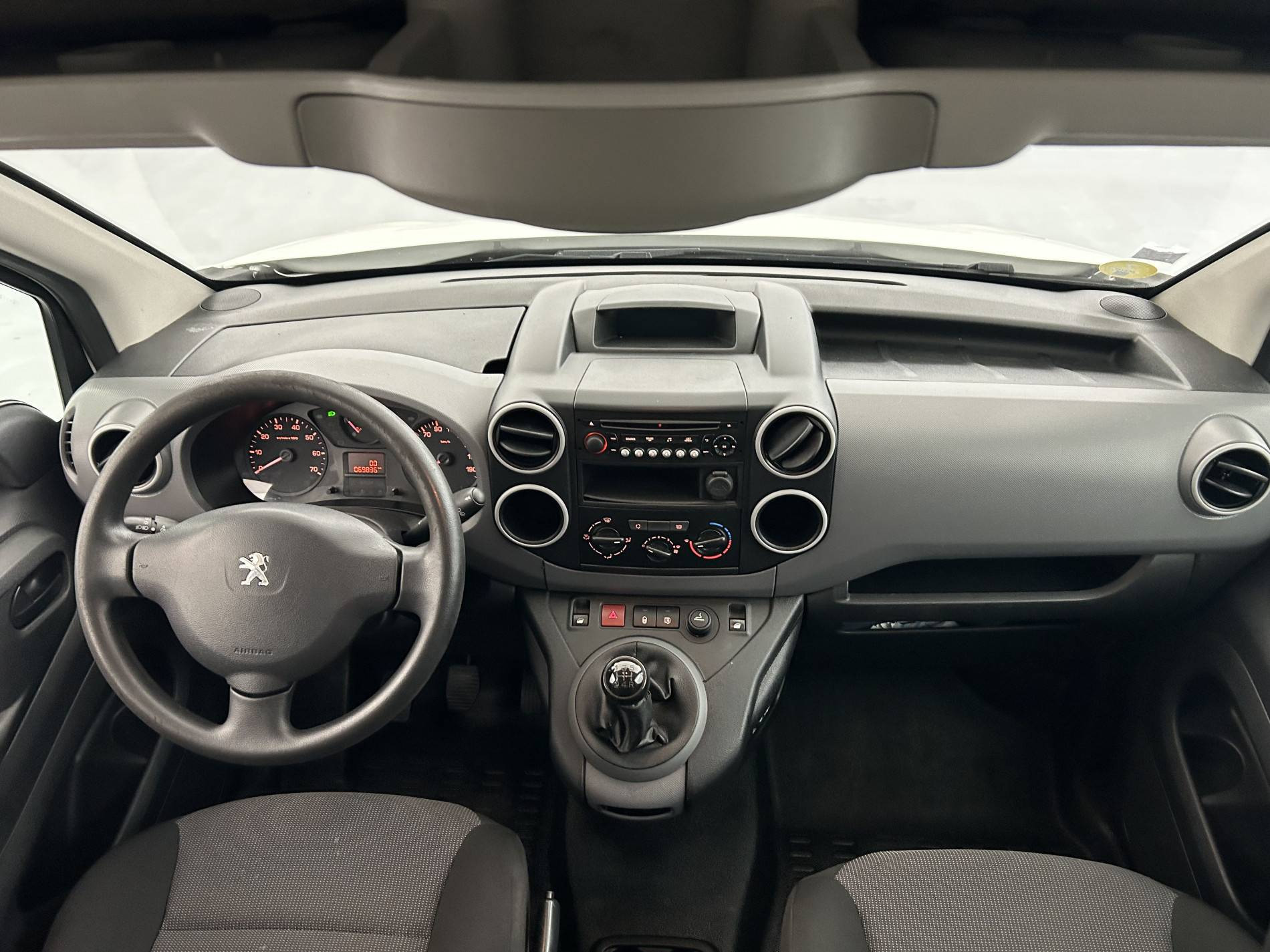 Vente en ligne Peugeot Partner Fourgon  LONG 1.6 BLUEHDI 100 BVM5 au prix de 13 490 €