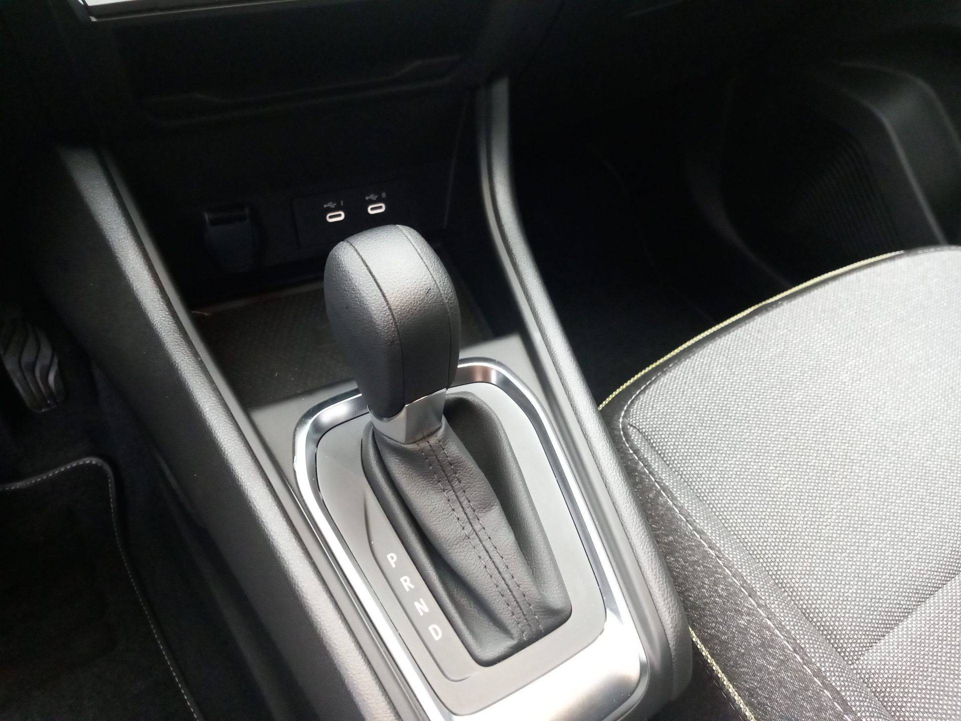 Vente en ligne Renault Captur  mild hybrid 160 EDC au prix de 24 990 €