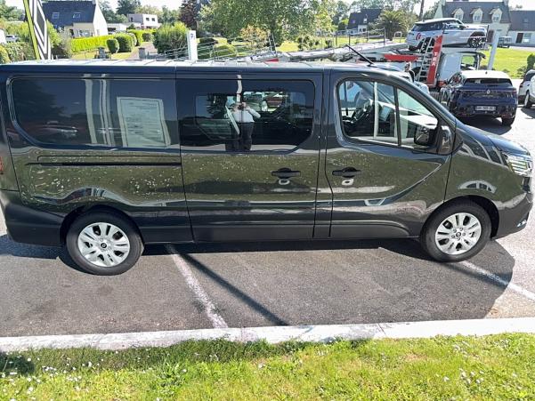 Vente en ligne Renault Trafic Cabine Approfondie TRAFIC CA L2H1 3T BLUE DCI 170 AUTO au prix de 42 390 €
