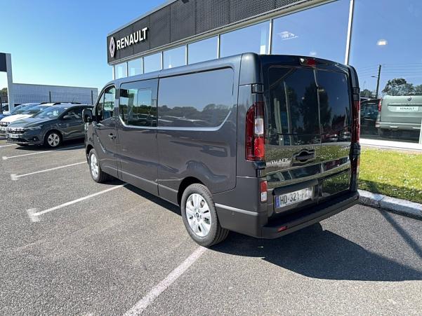 Vente en ligne Renault Trafic Cabine Approfondie TRAFIC CA L2H1 3T BLUE DCI 170 AUTO au prix de 42 390 €