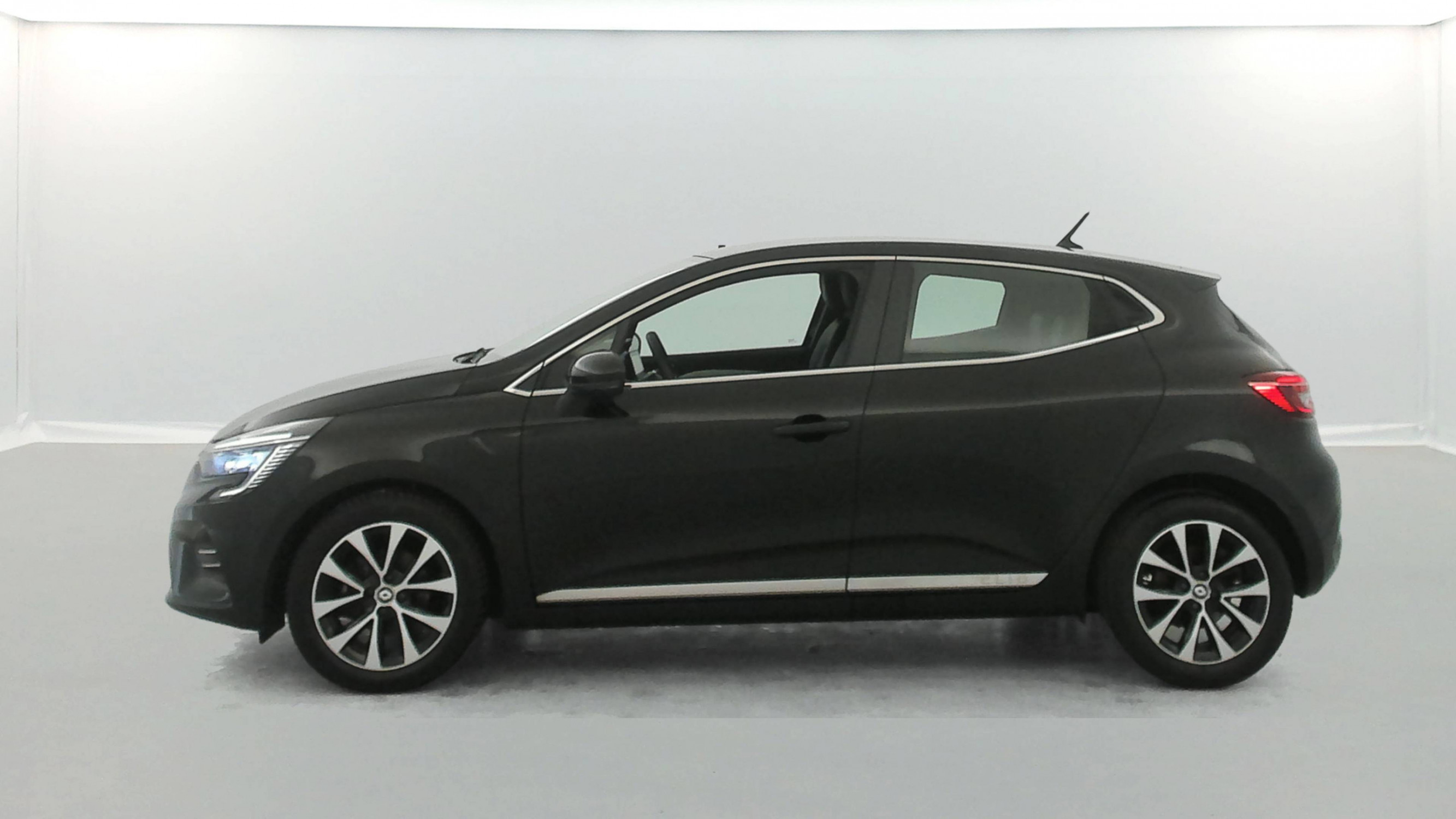 Vente en ligne Renault Clio 5 Clio TCe 90 - 21N au prix de 15 490 €