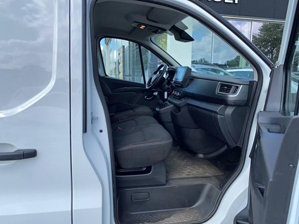 Vente en ligne Renault Trafic 3 Fourgon TRAFIC FGN L1H1 2800 KG BLUE DCI 130 au prix de 25 990 €
