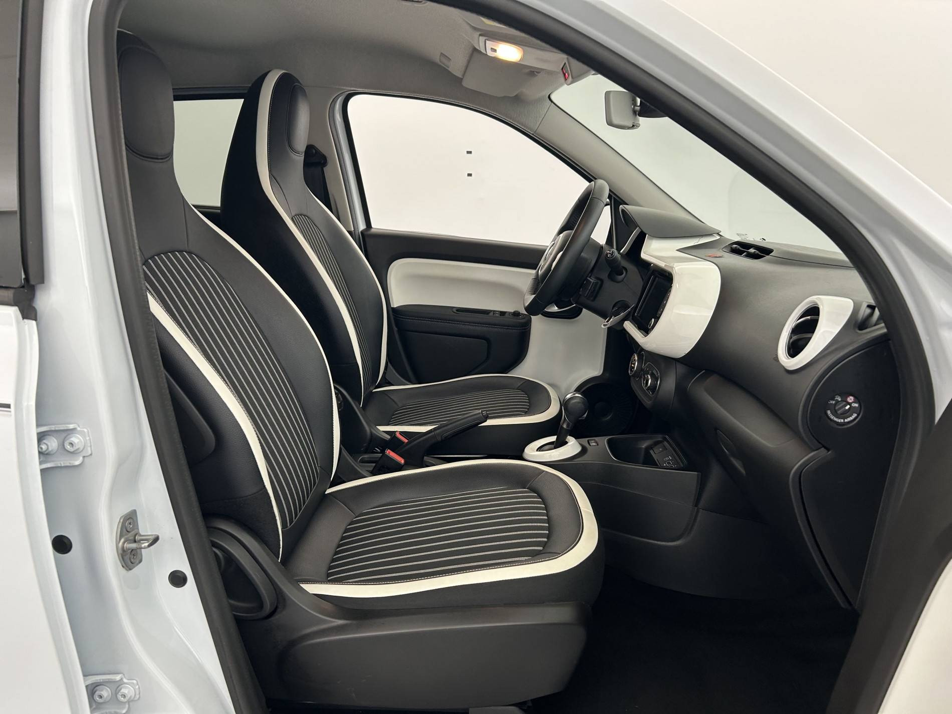 Vente en ligne Renault Twingo Electrique Twingo III E-Tech au prix de 12 390 €