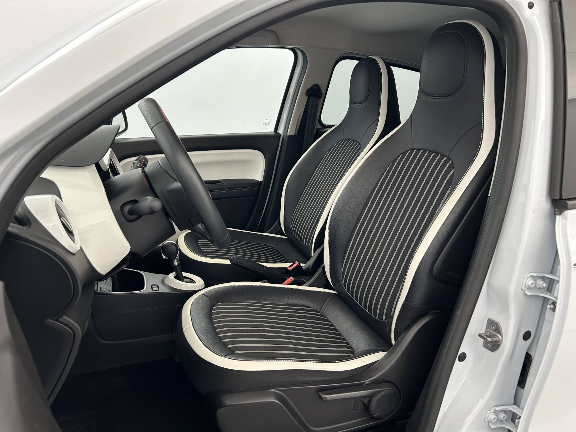 Vente en ligne Renault Twingo Electrique Twingo III E-Tech au prix de 12 390 €