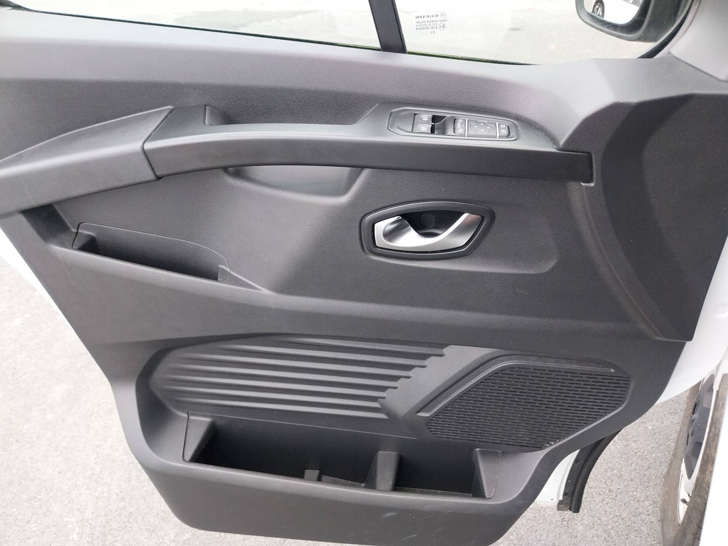 Vente en ligne Renault Trafic 3 Fourgon TRAFIC FGN L2H2 3000 KG BLUE DCI 150 au prix de 23 990 €