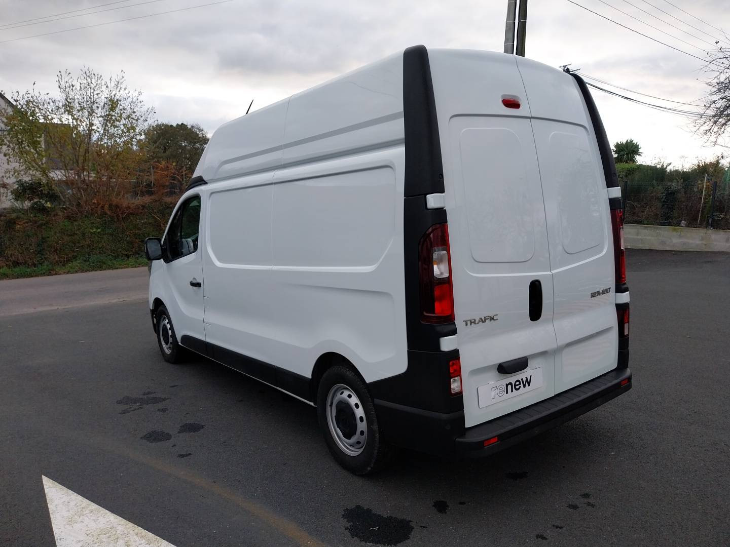 Vente en ligne Renault Trafic 3 Fourgon TRAFIC FGN L2H2 3000 KG BLUE DCI 150 au prix de 23 990 €